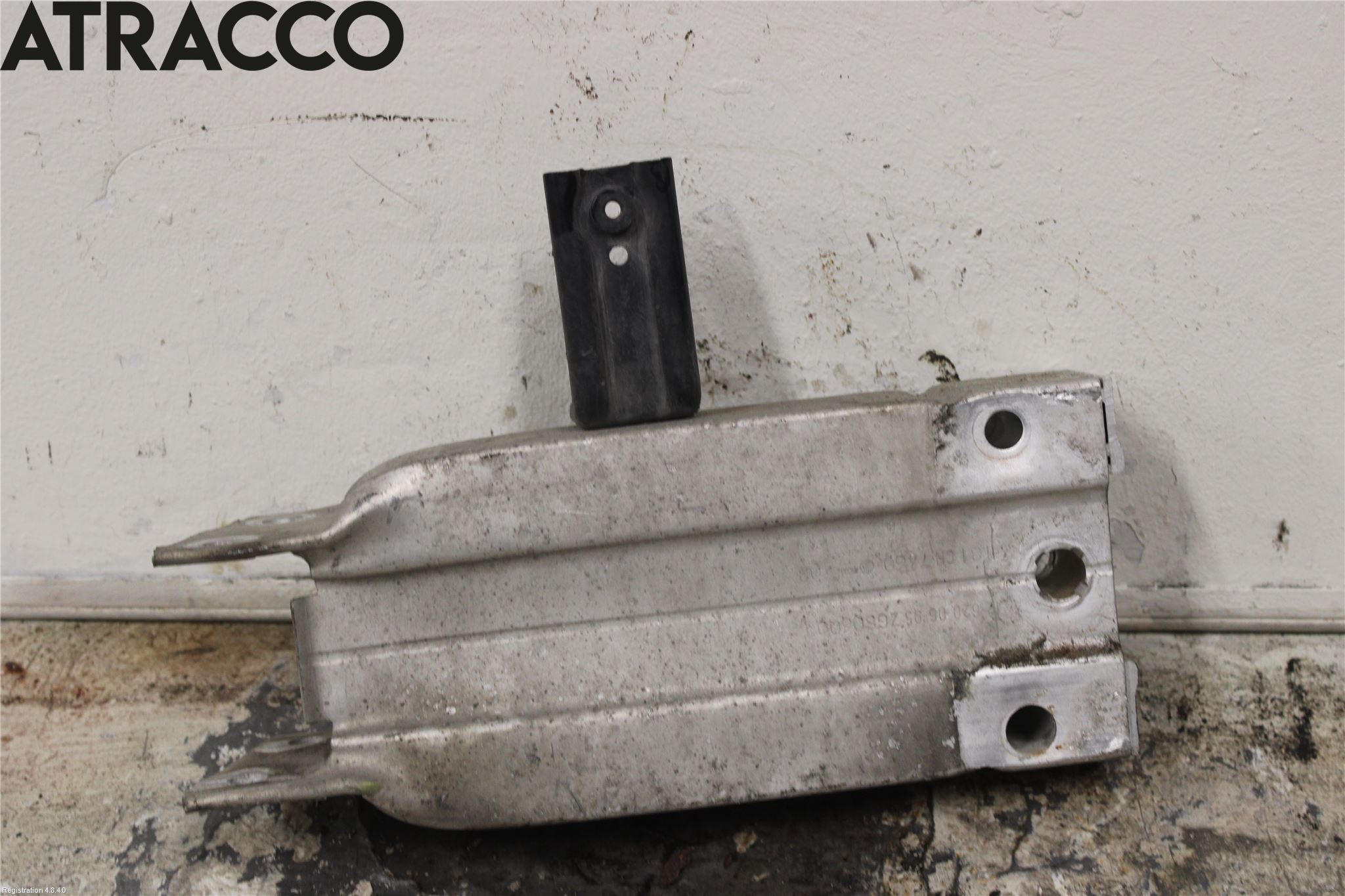 Mercedes-Benz MB E-KLASS (W212) 09-16 Støtfanger Foran Feste