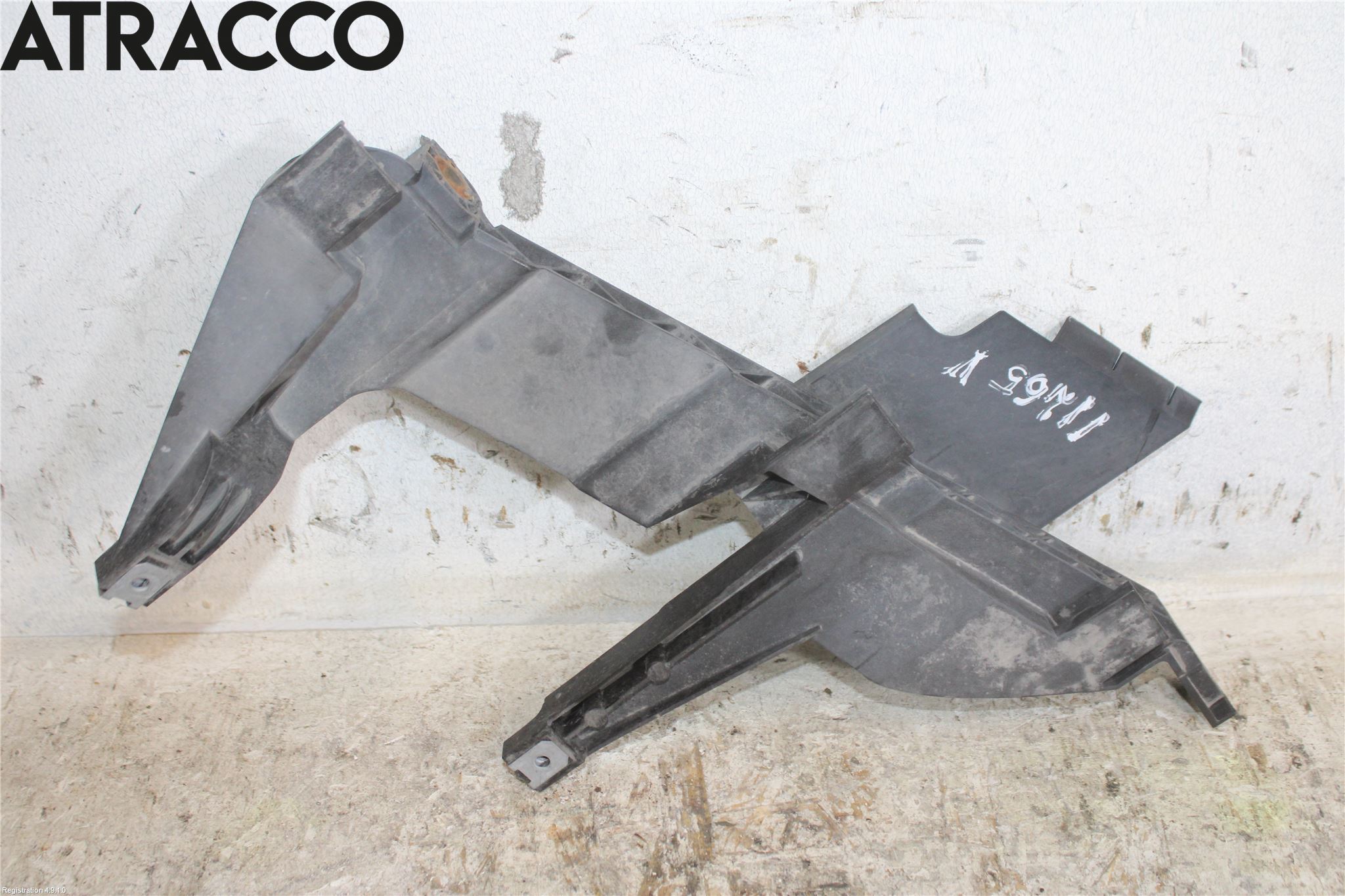 BMW X3 E83     03-10 Frontlykt Holder-Feste