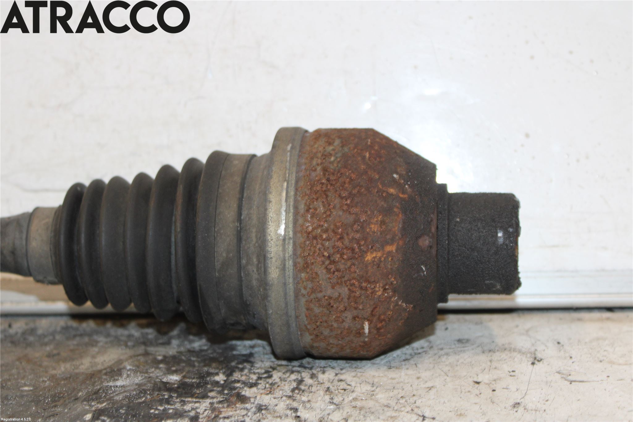 Volkswagen VW TRANSP/CARAVELLE (T5) 04-15 Drivaksel Foran Kompl Høyre