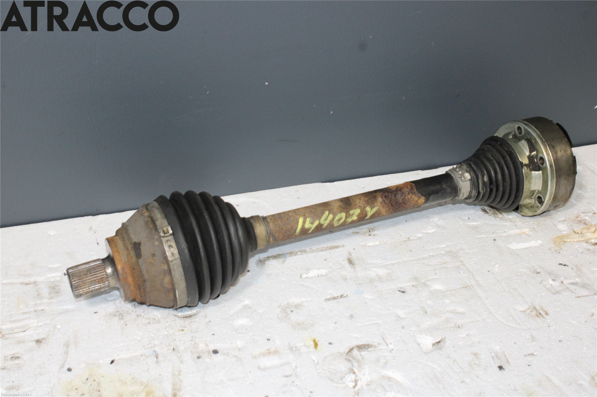 Volkswagen VW PASSAT 11-14 Drivaksel Foran Kompl Venstre