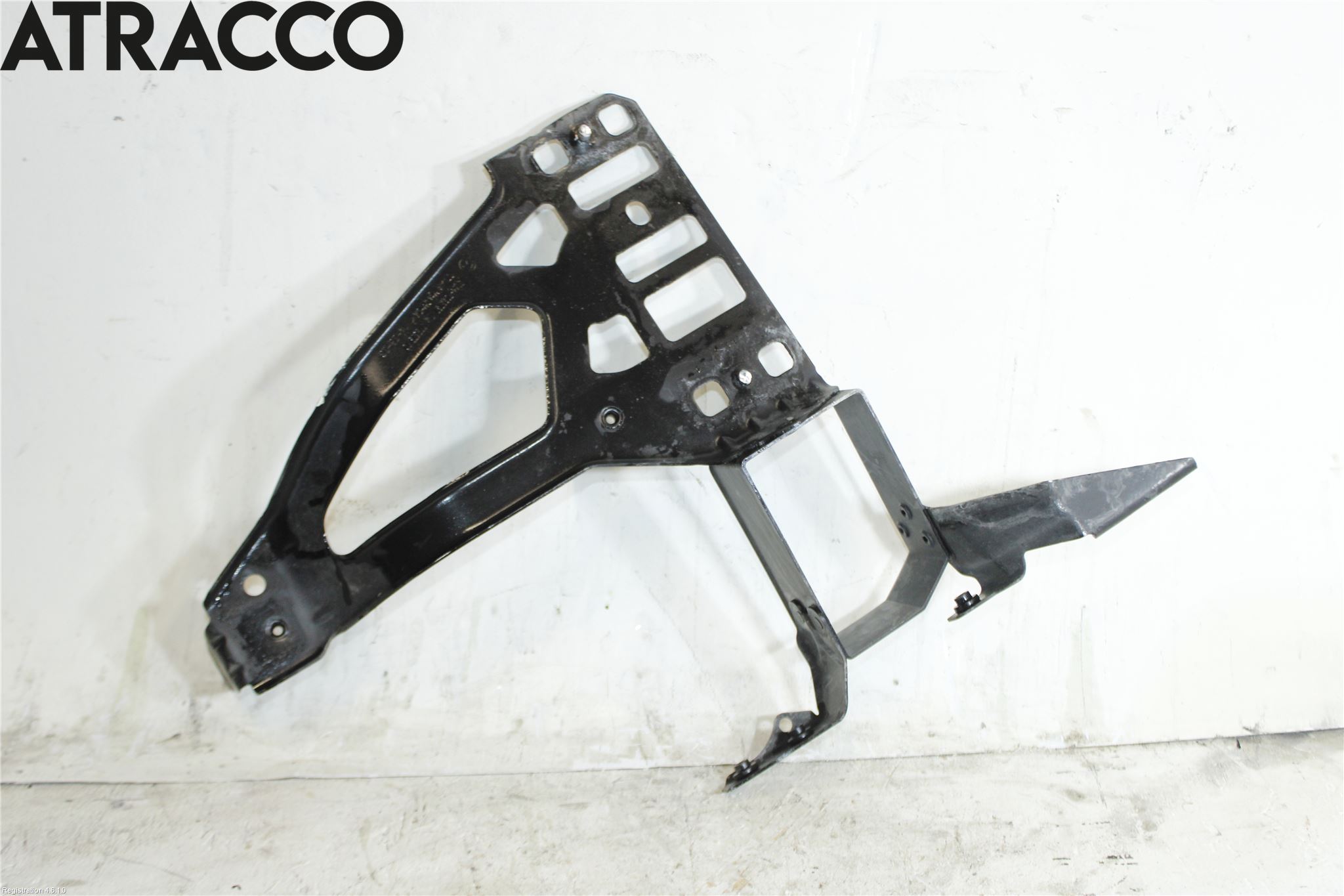 BMW 5 E60/61 Sed/Tou 02-10 Frontlykt Holder-Feste