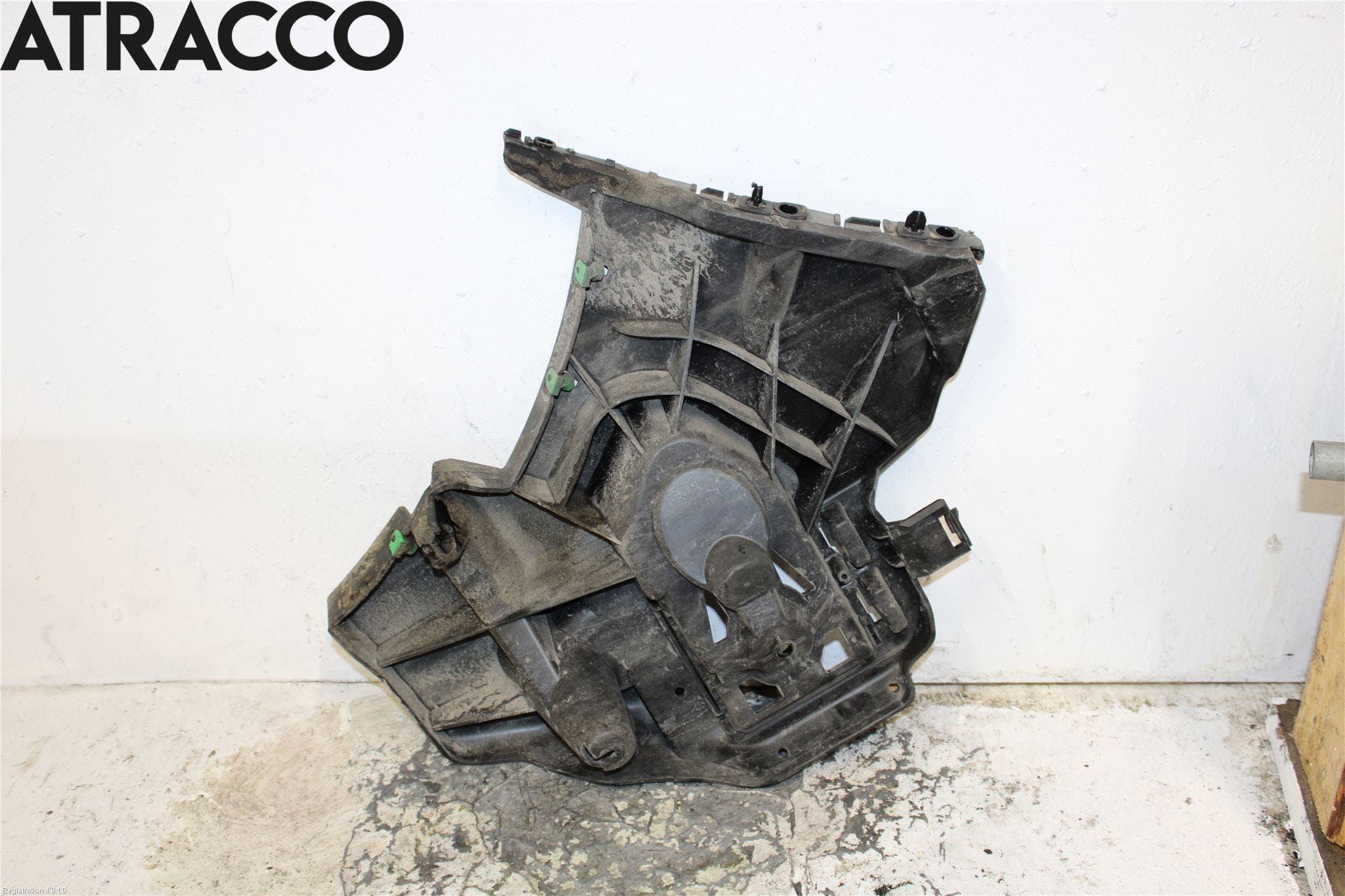 Volvo V40 12-19 Støtfangerfeste Bak Høyre