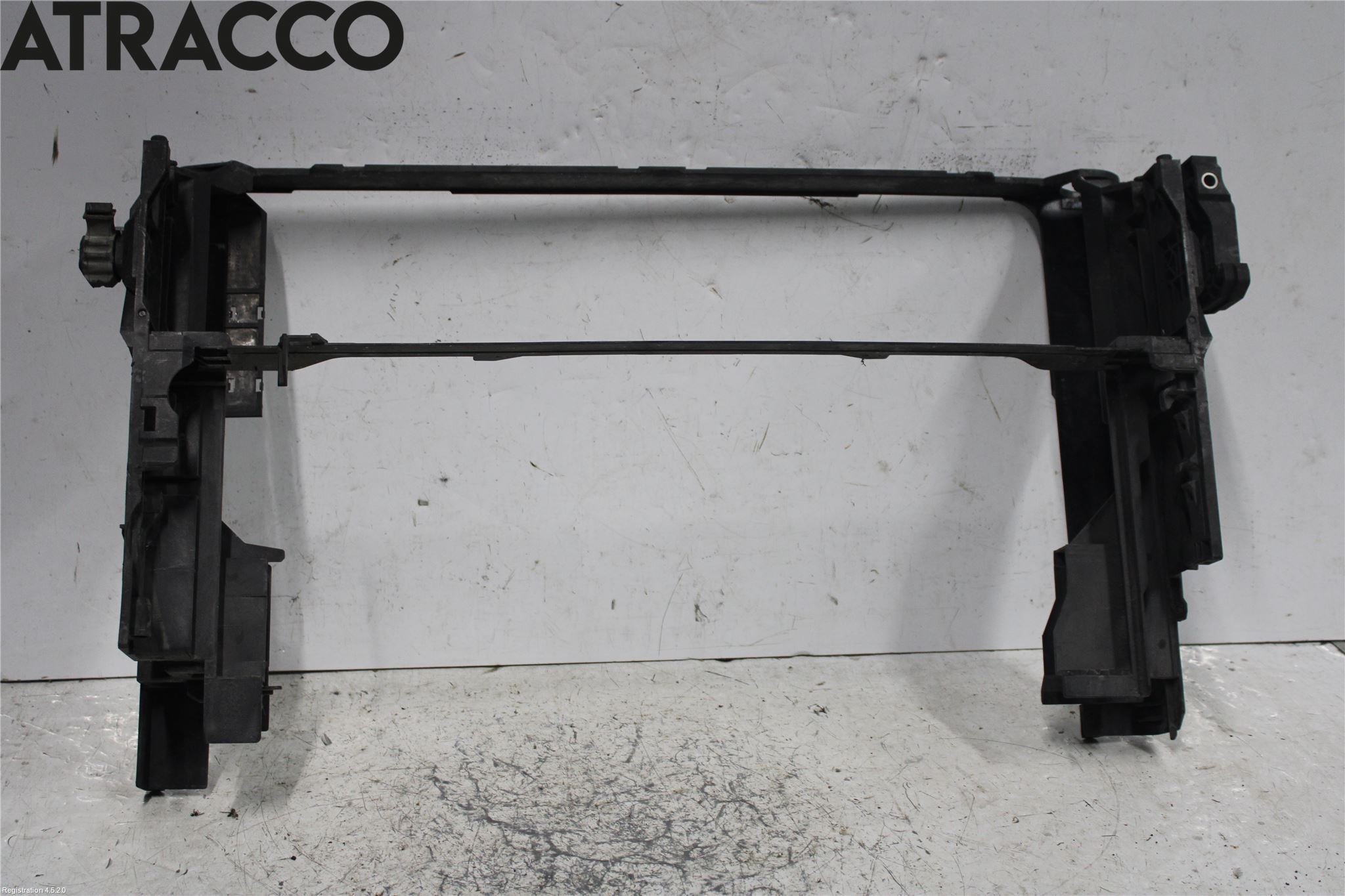 BMW 5 F10/F11/F18 09-17 Radiator Feste - Ramme - Bjelk