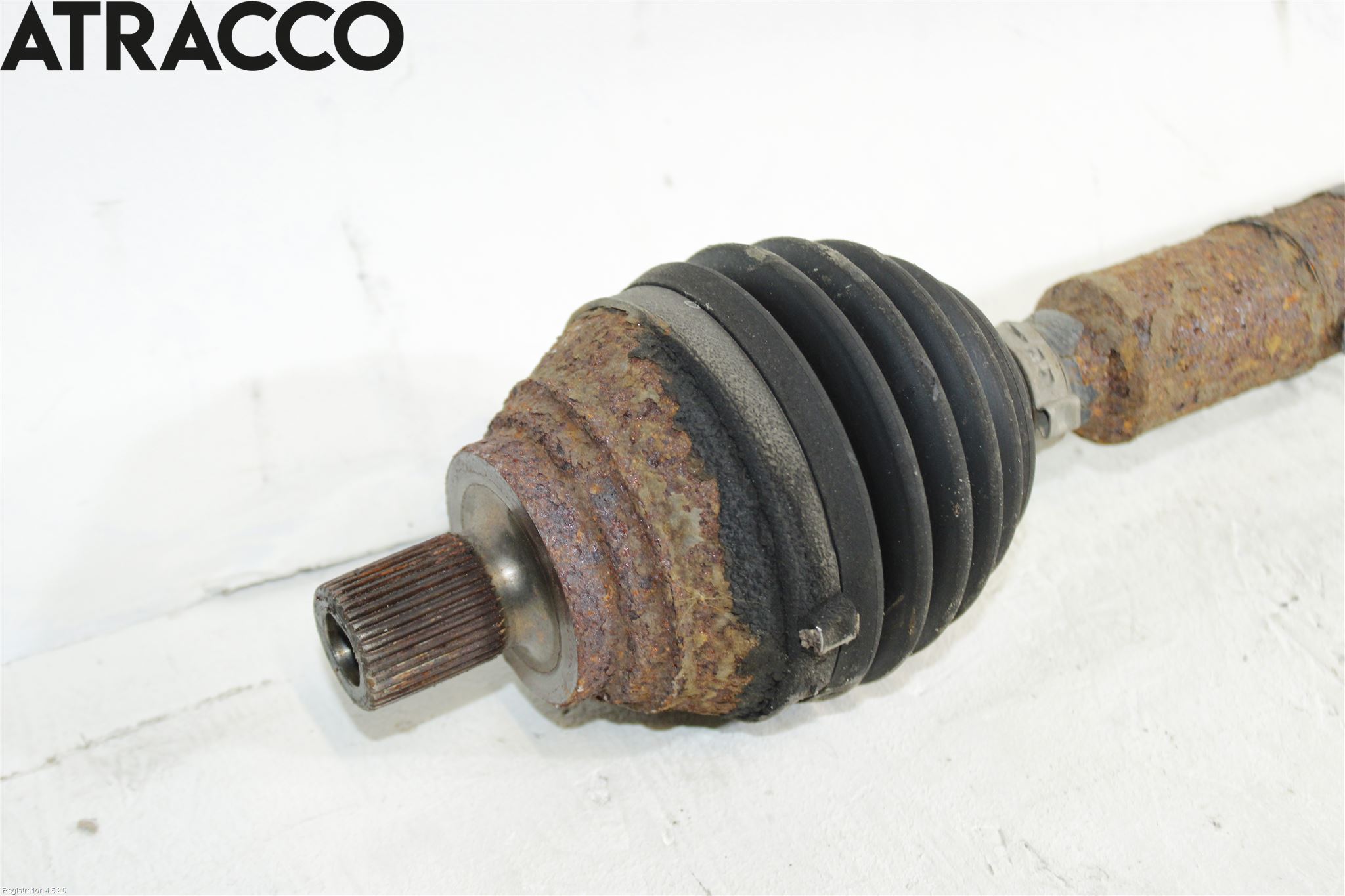 Volkswagen VW PASSAT 05-11 Drivaksel Foran Kompl Høyre