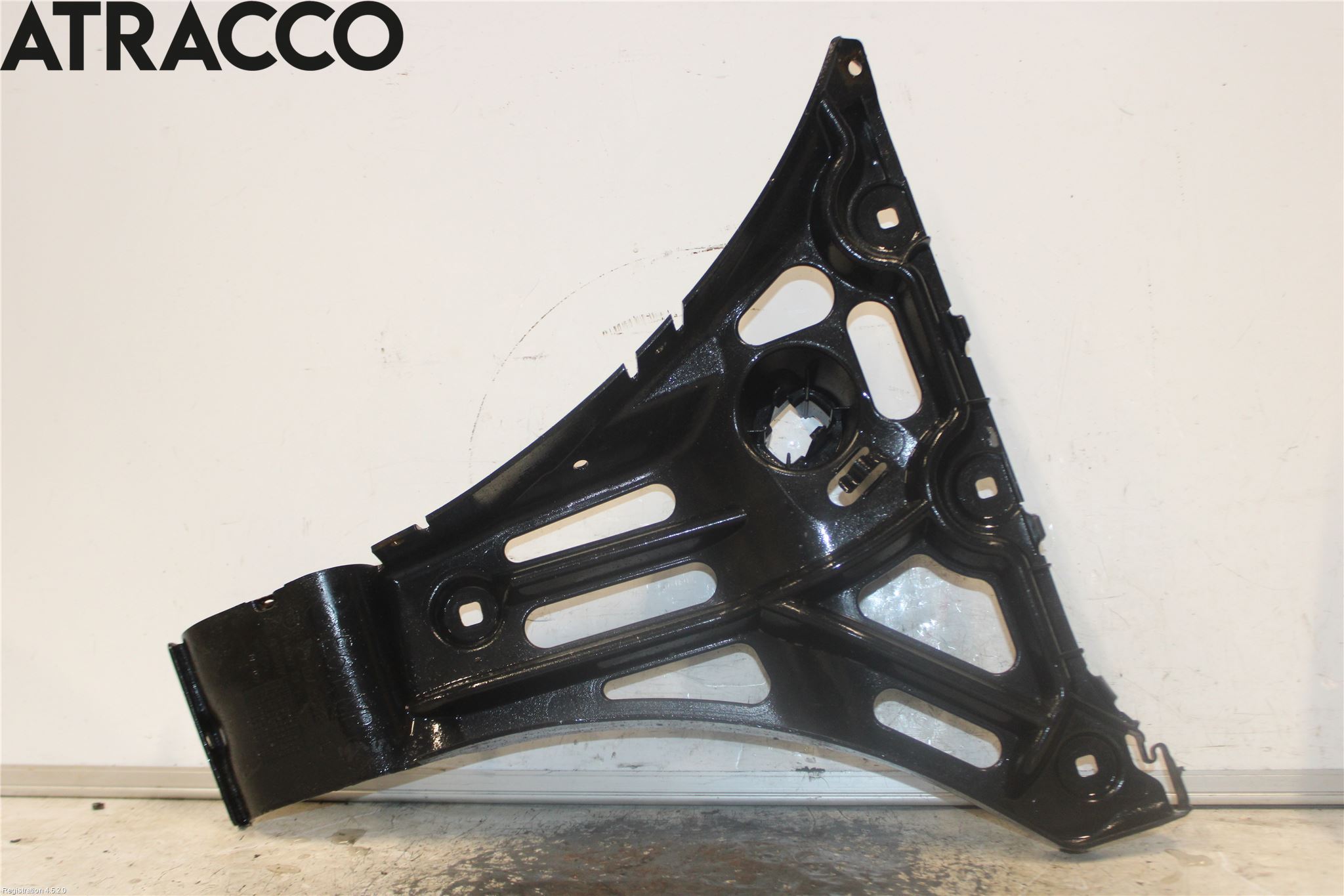 BMW 5 E60/61 Sed/Tou 02-10 Støtfangerfeste Bak Venstre