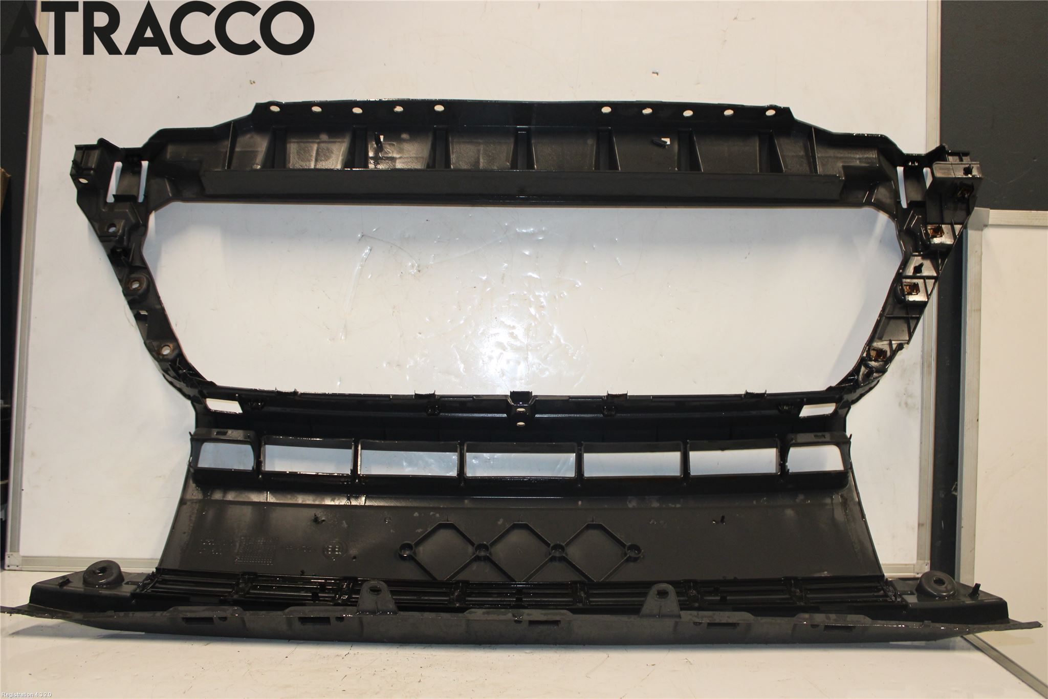 Peugeot BOXER/E-BOXER 15- Støtfanger Foran Midt Del