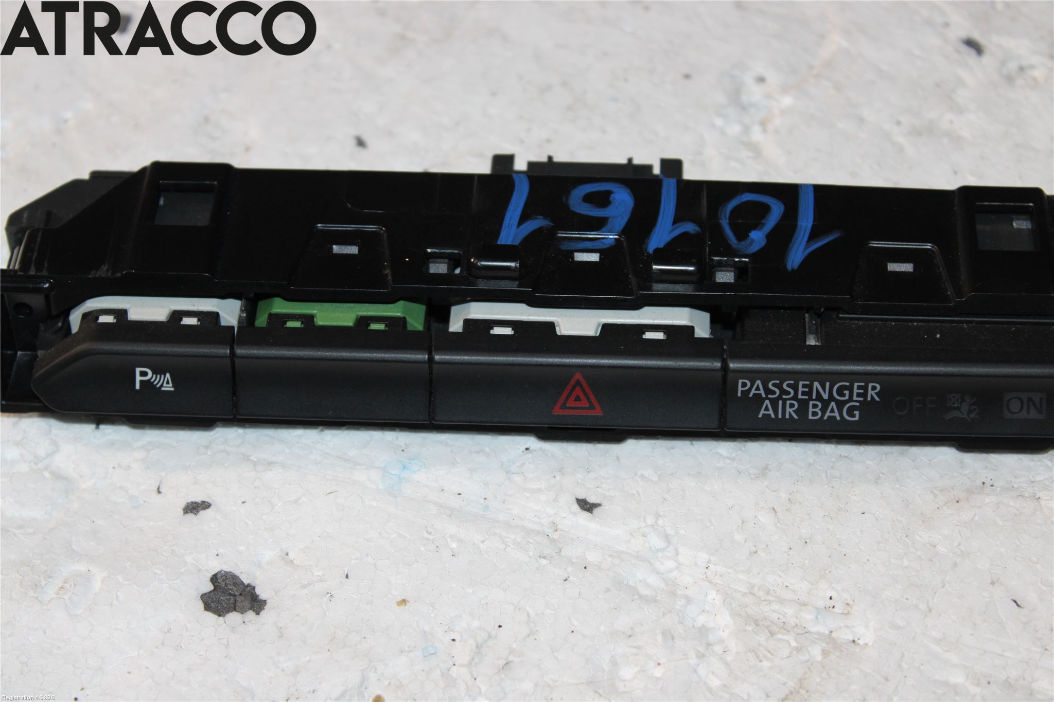 Volkswagen VW PASSAT 15-19 Bryter Varsel (Nødblink)