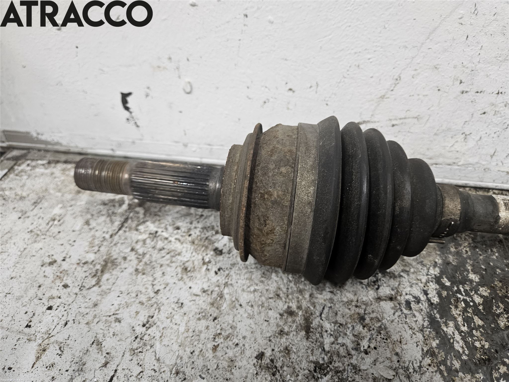 Toyota YARIS XP130 12-14 Drivaksel Foran Kompl Venstre