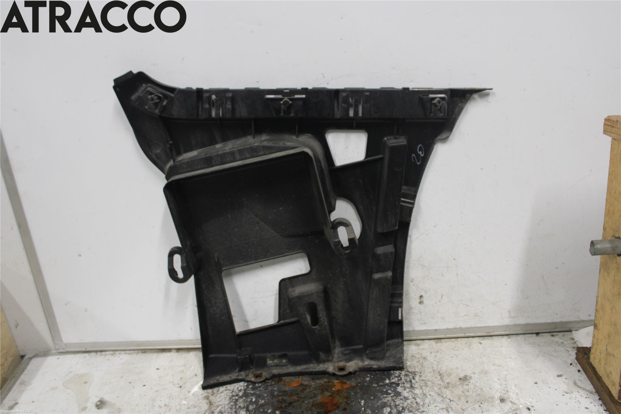 BMW 3 F30/F31/F80 12-19 Støtfangerfeste Bak Venstre