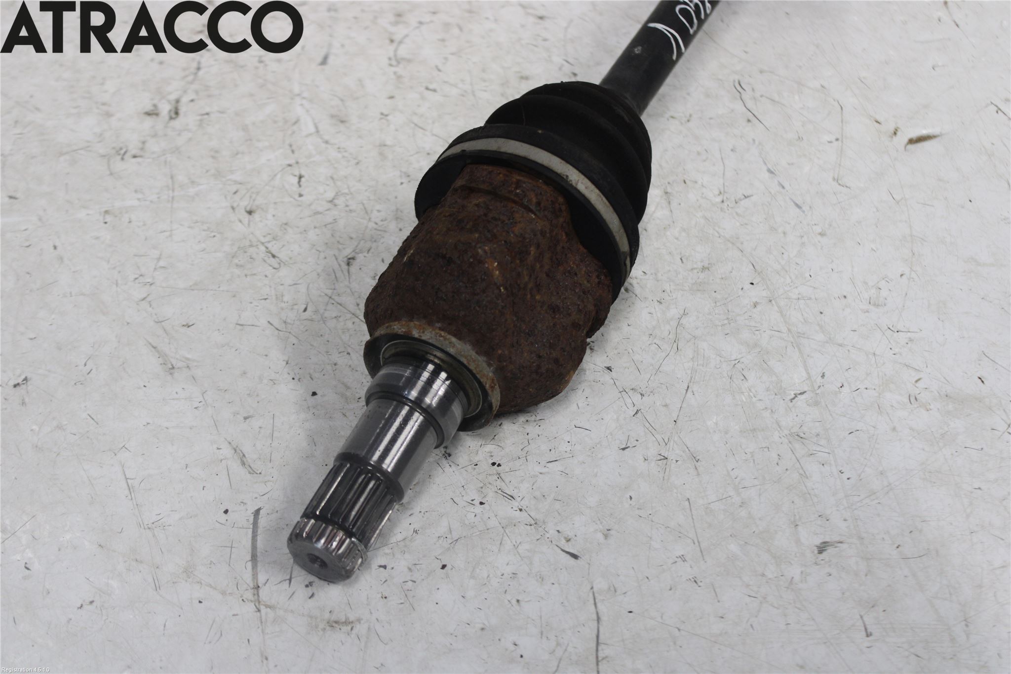 Toyota YARIS XP130 12-14 Drivaksel Foran Kompl Venstre