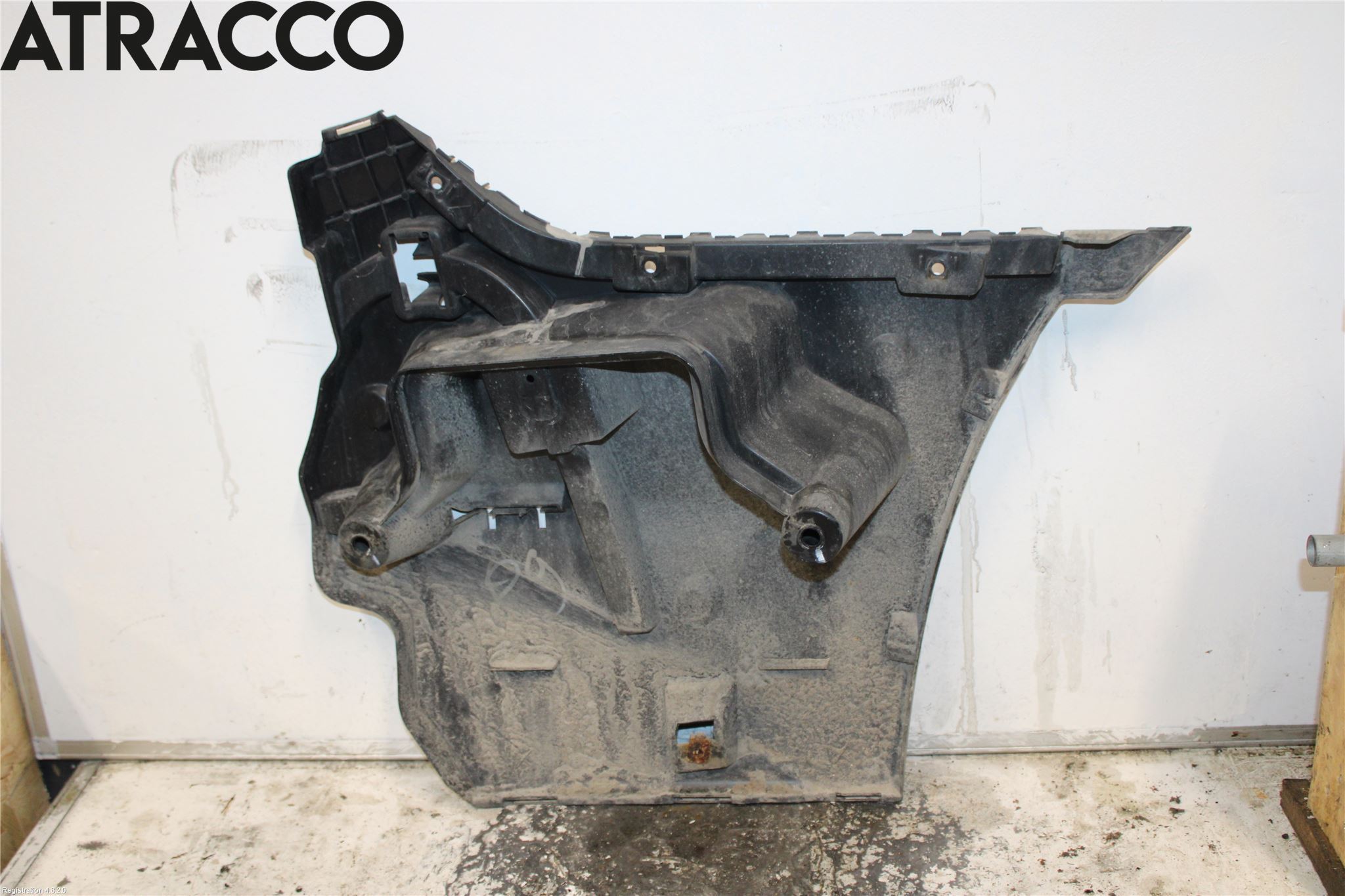 BMW 5 F10/F11/F18 09-17 Støtfangerfeste Bak Venstre