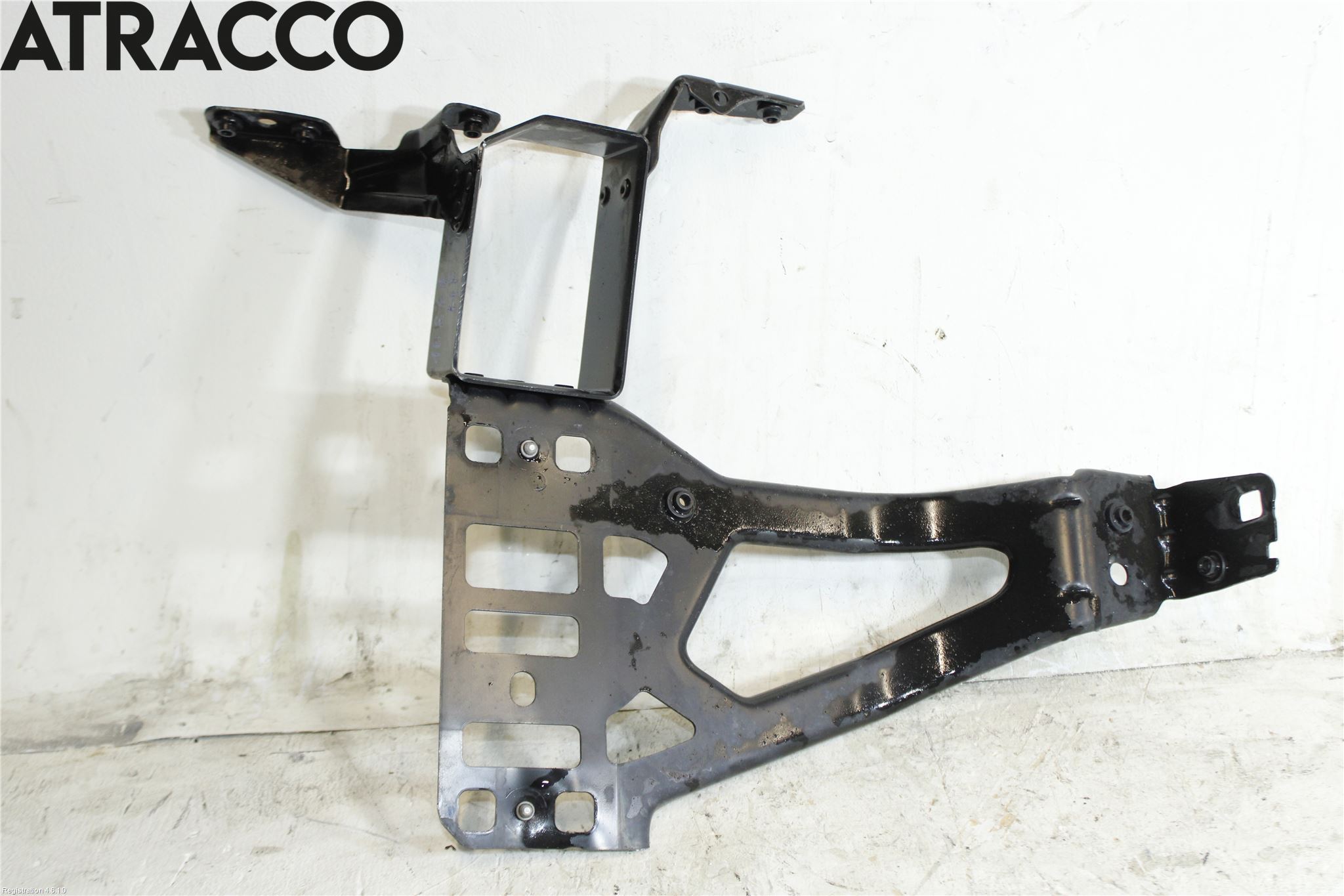 BMW 5 E60/61 Sed/Tou 02-10 Frontlykt Holder-Feste