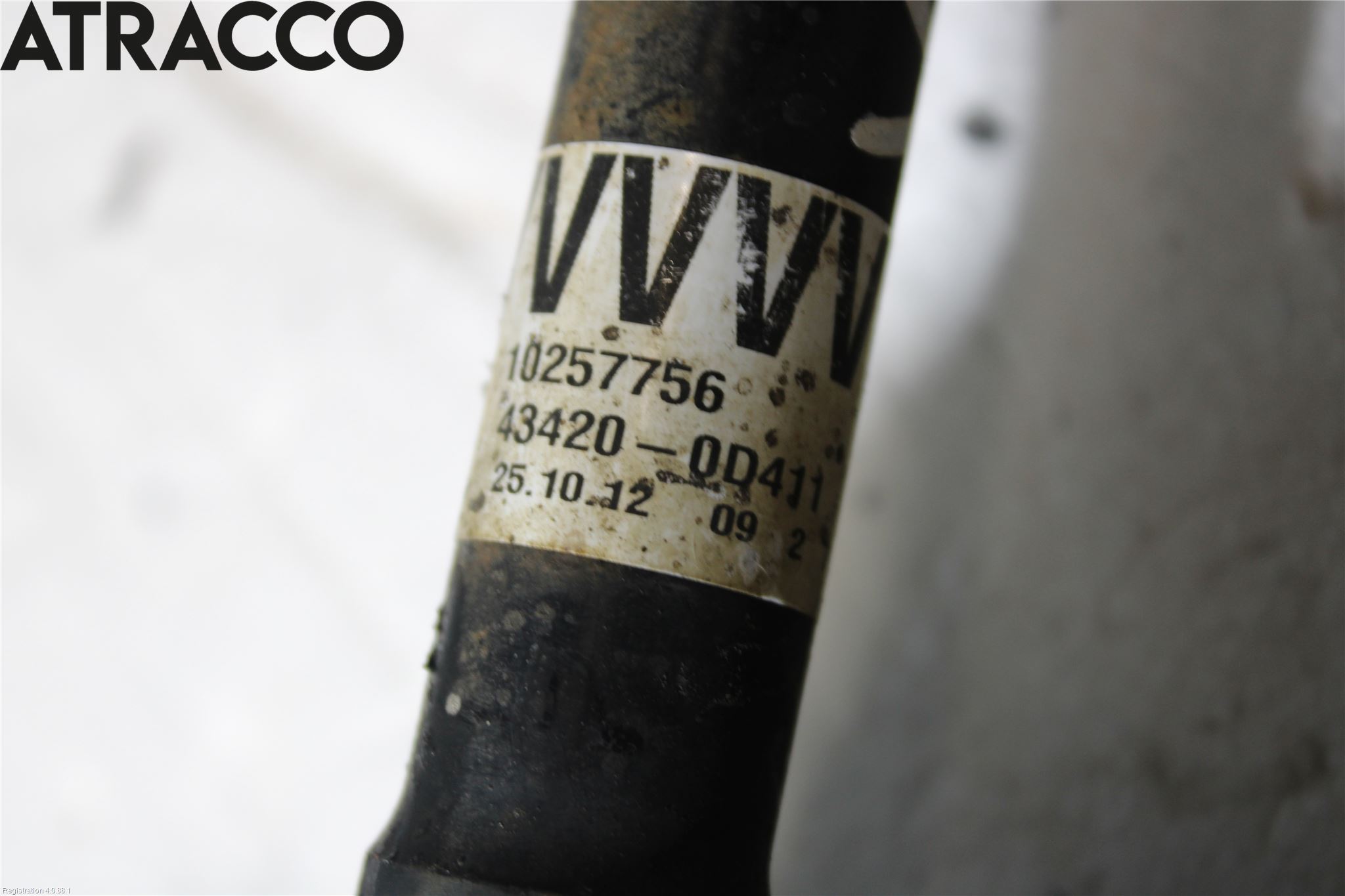 Toyota YARIS XP130 12-14 Drivaksel Foran Kompl Venstre