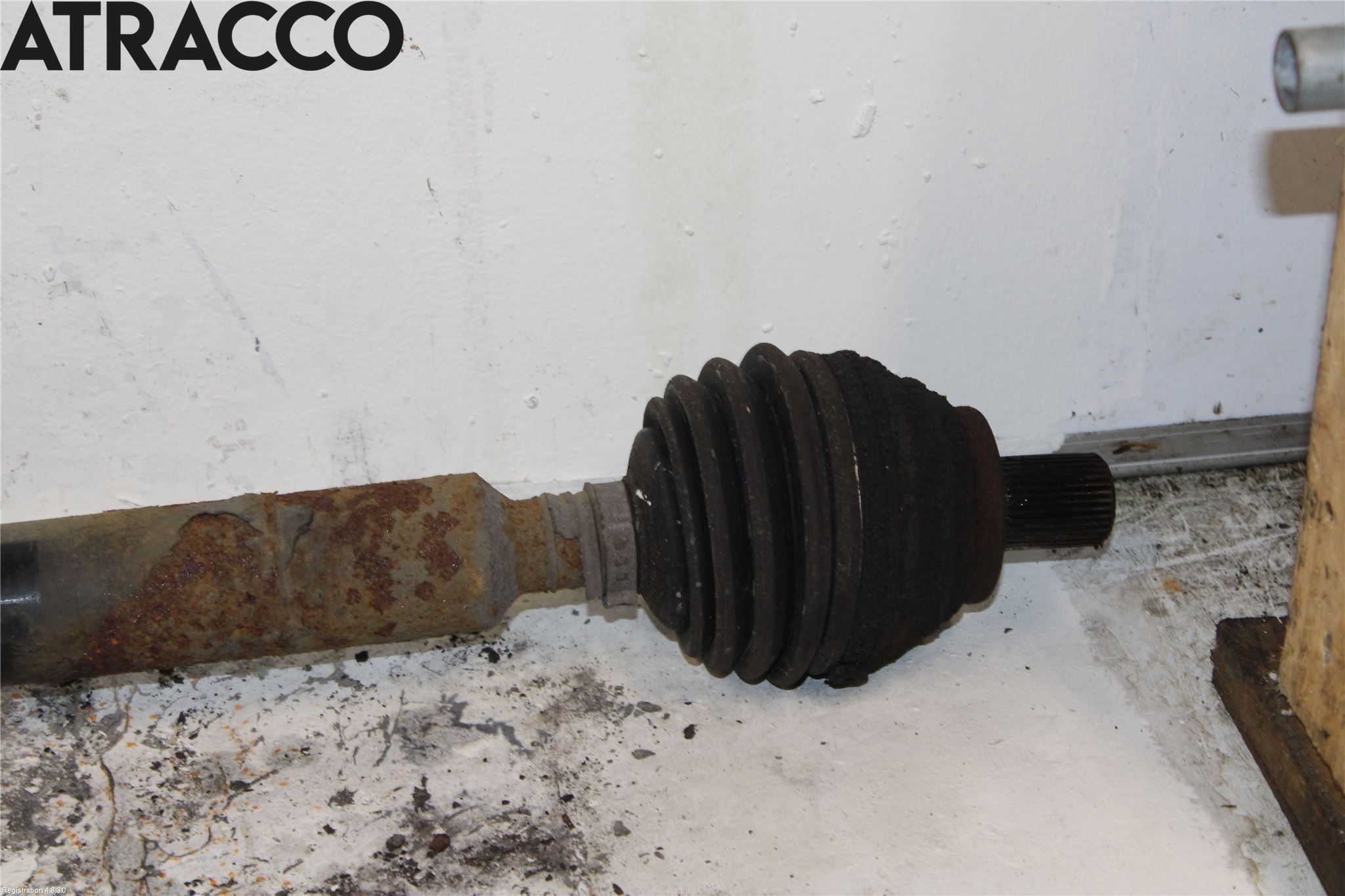 Volkswagen VW GOLF V 04-09 Drivaksel Foran Kompl Høyre