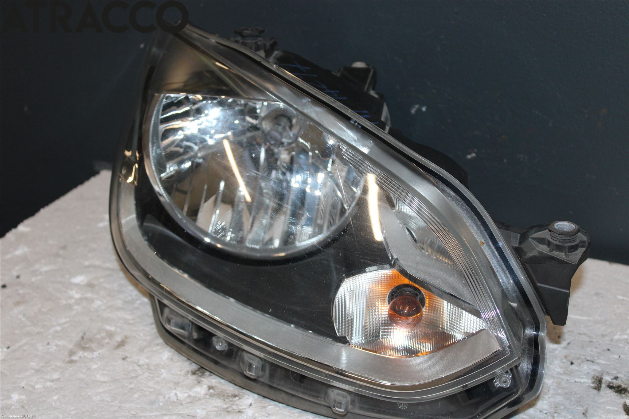 Volkswagen VW UP! / E-UP! Frontlykt Høyre