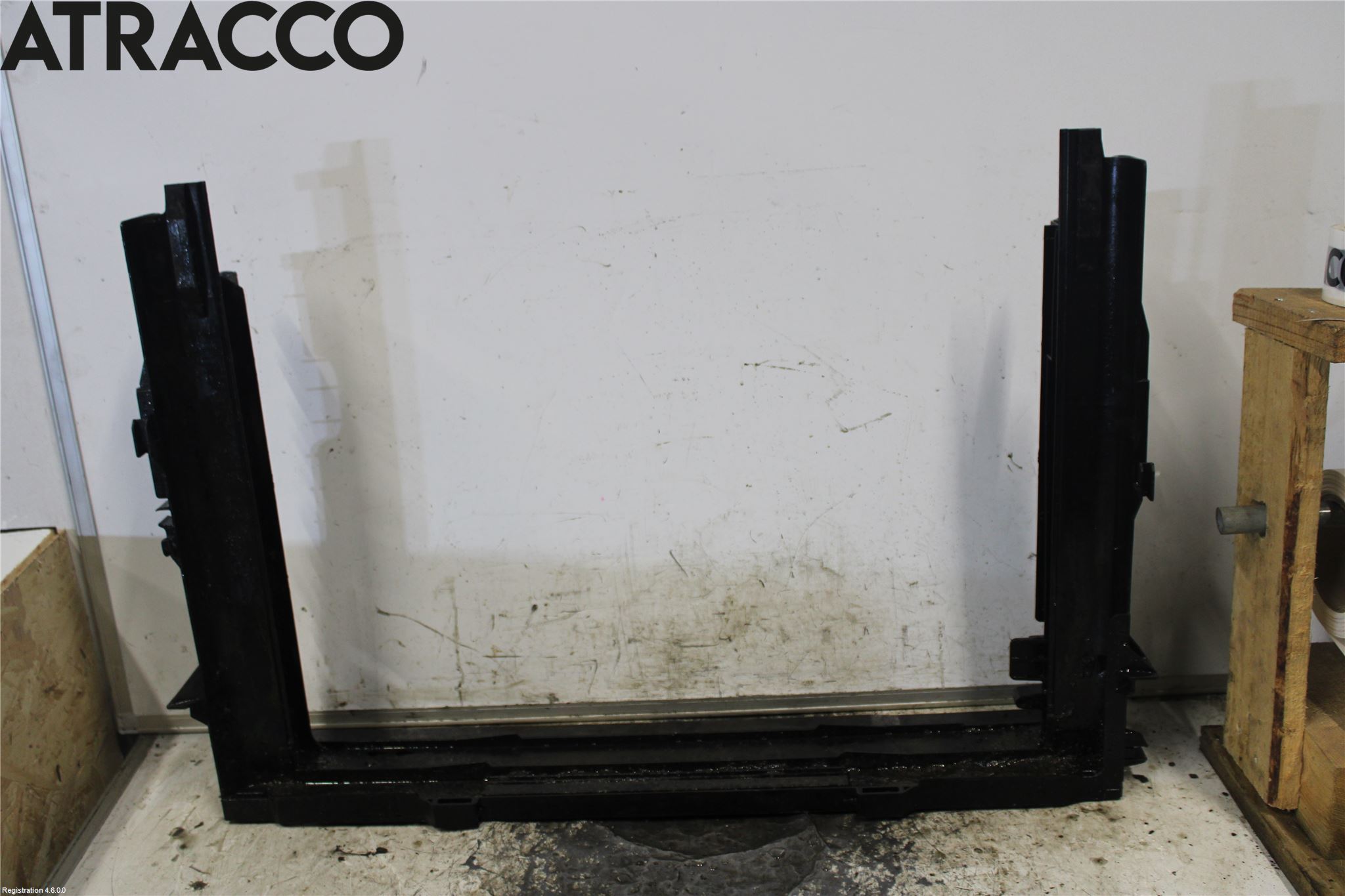 BMW 5 E60/61 Sed/Tou 02-10 Radiator Feste - Ramme - Bjelk