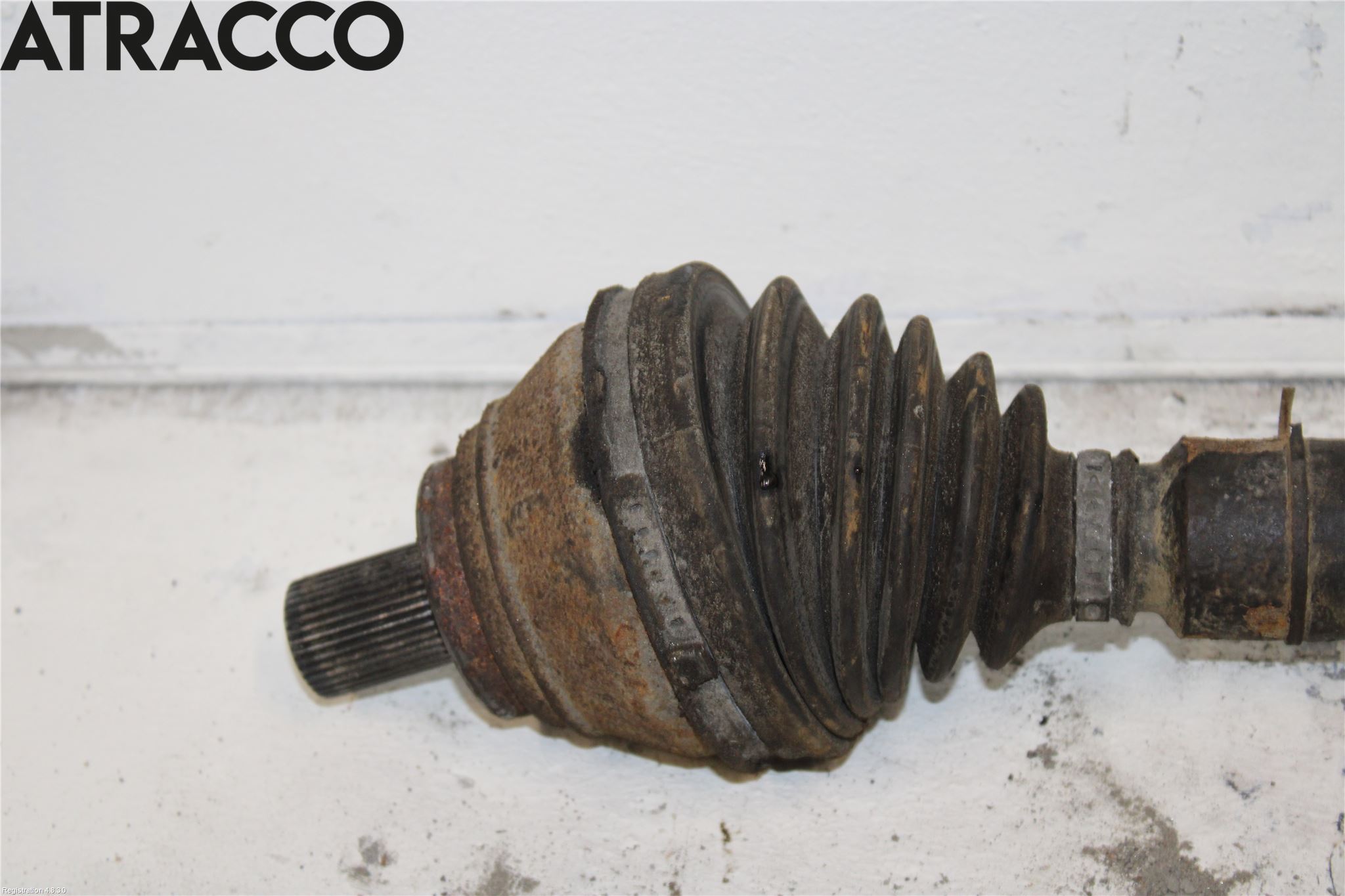 Volkswagen VW GOLF V 04-09 Drivaksel Foran Kompl Høyre