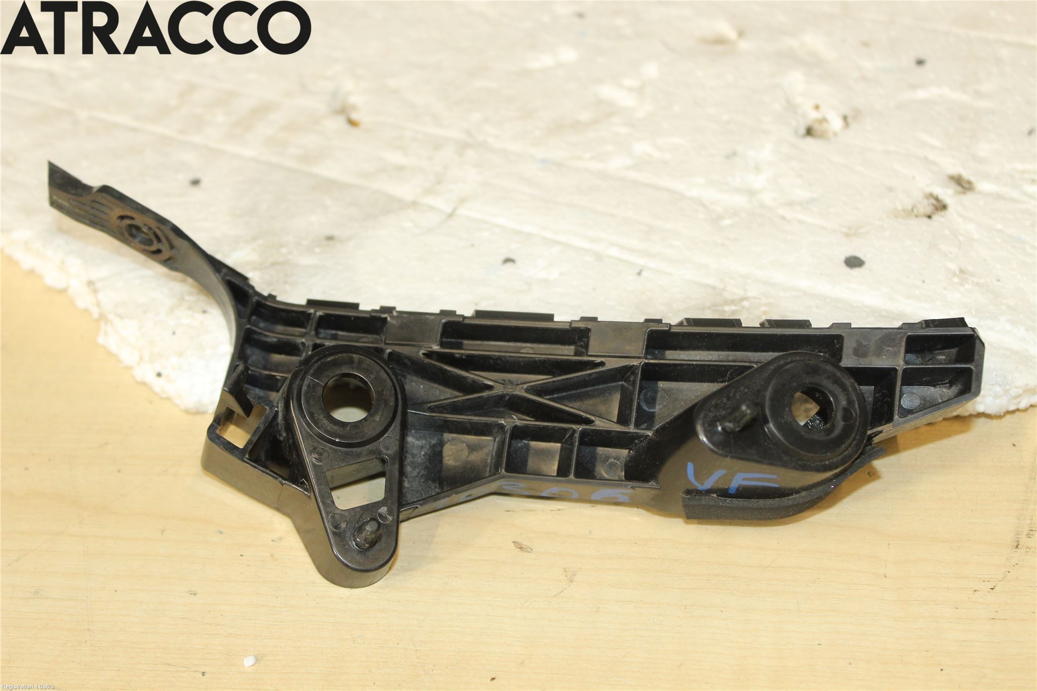 Mazda 3 III 14-19 Støtfangerfeste Foran Venstre