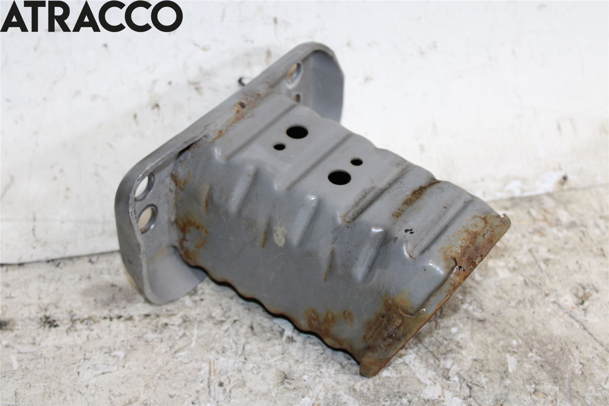 Toyota YARIS XP90 06-11 Støtfanger Foran Feste