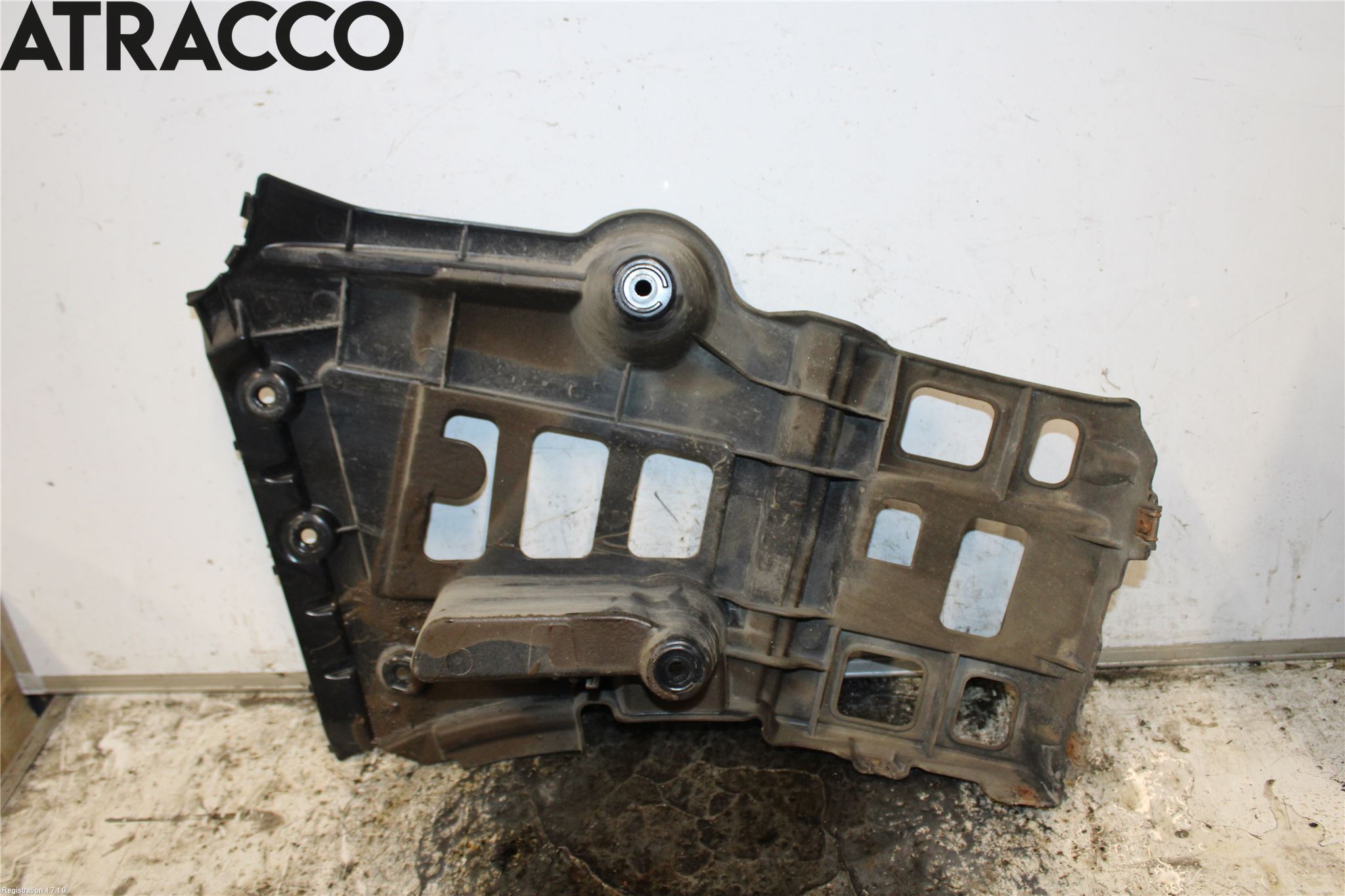 BMW 4 F32/F33/F82/F83 13-20 Støtfangerfeste Bak Venstre