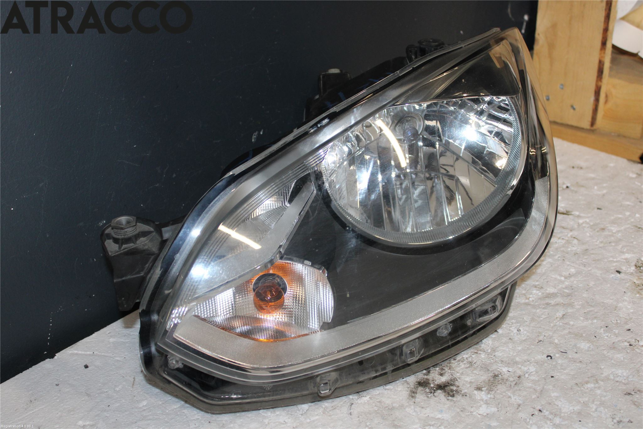 Volkswagen VW UP! / E-UP! Frontlykt Venstre