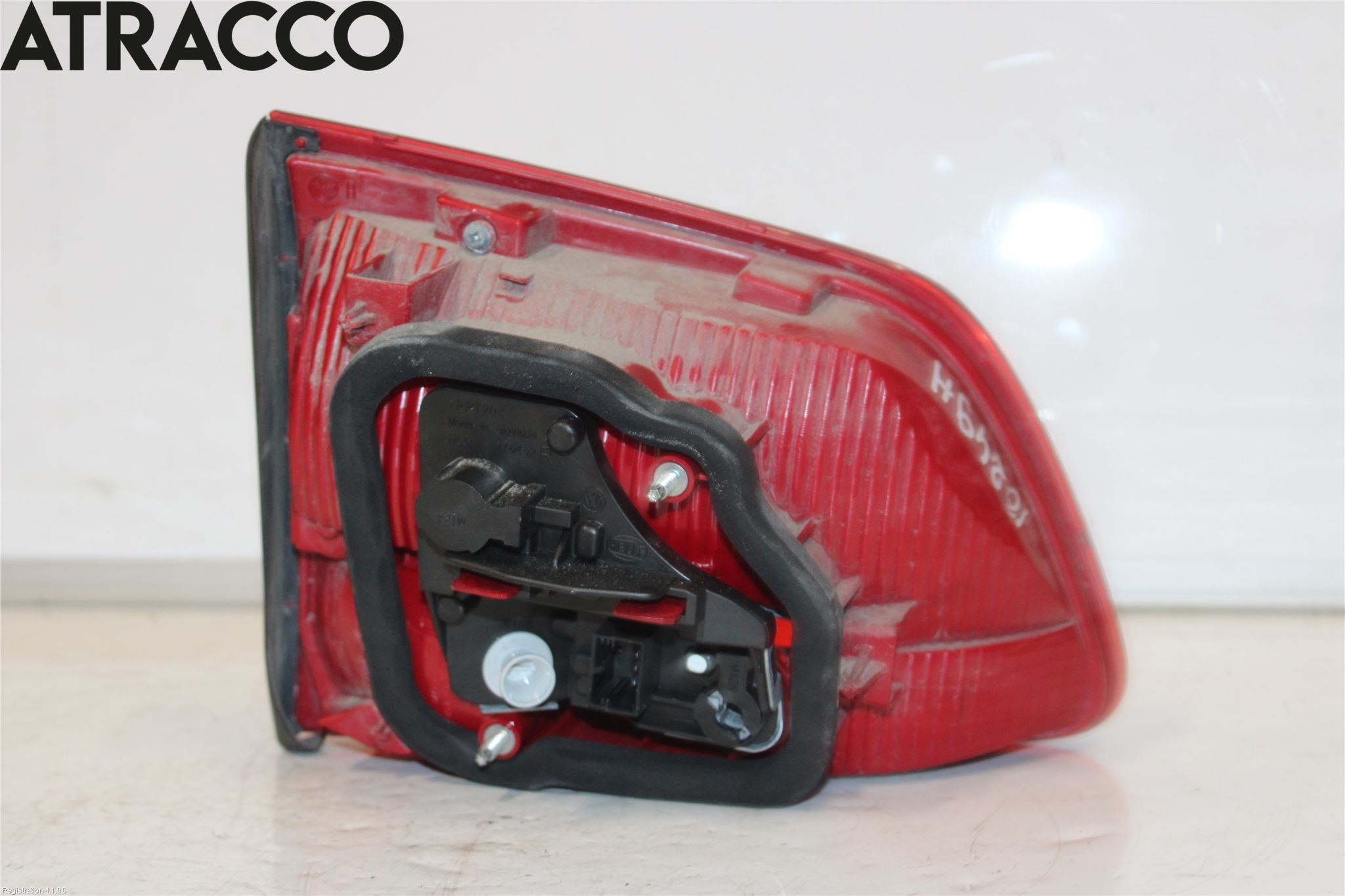 Volkswagen VW TOURAN 10-15 Baklykt Høyre  På Luke(Indre)