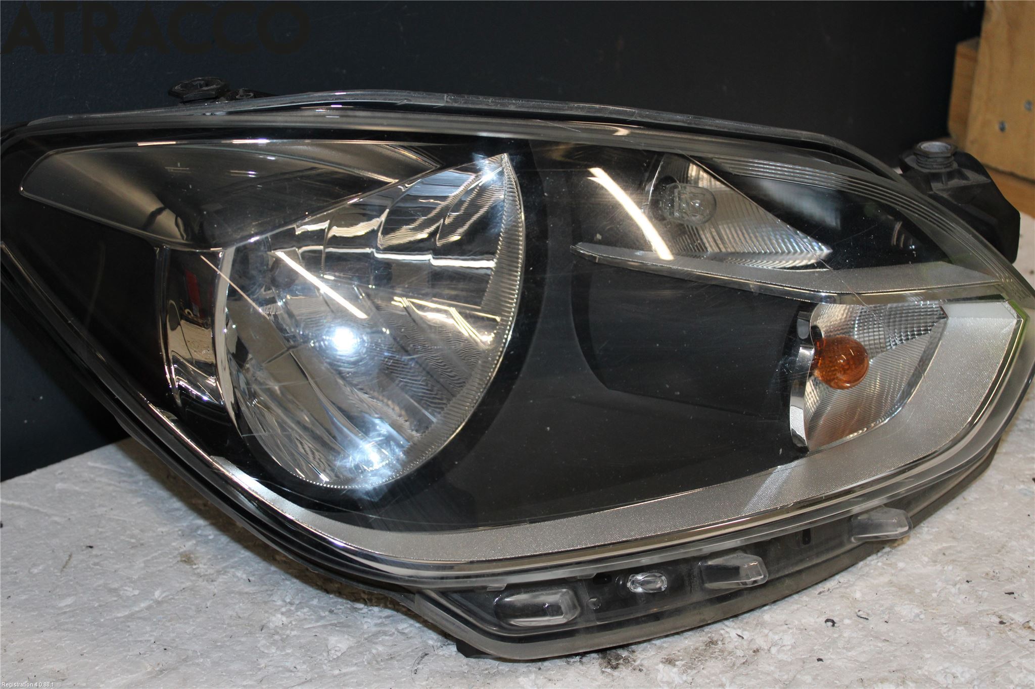 Volkswagen VW UP! / E-UP! Frontlykt Høyre