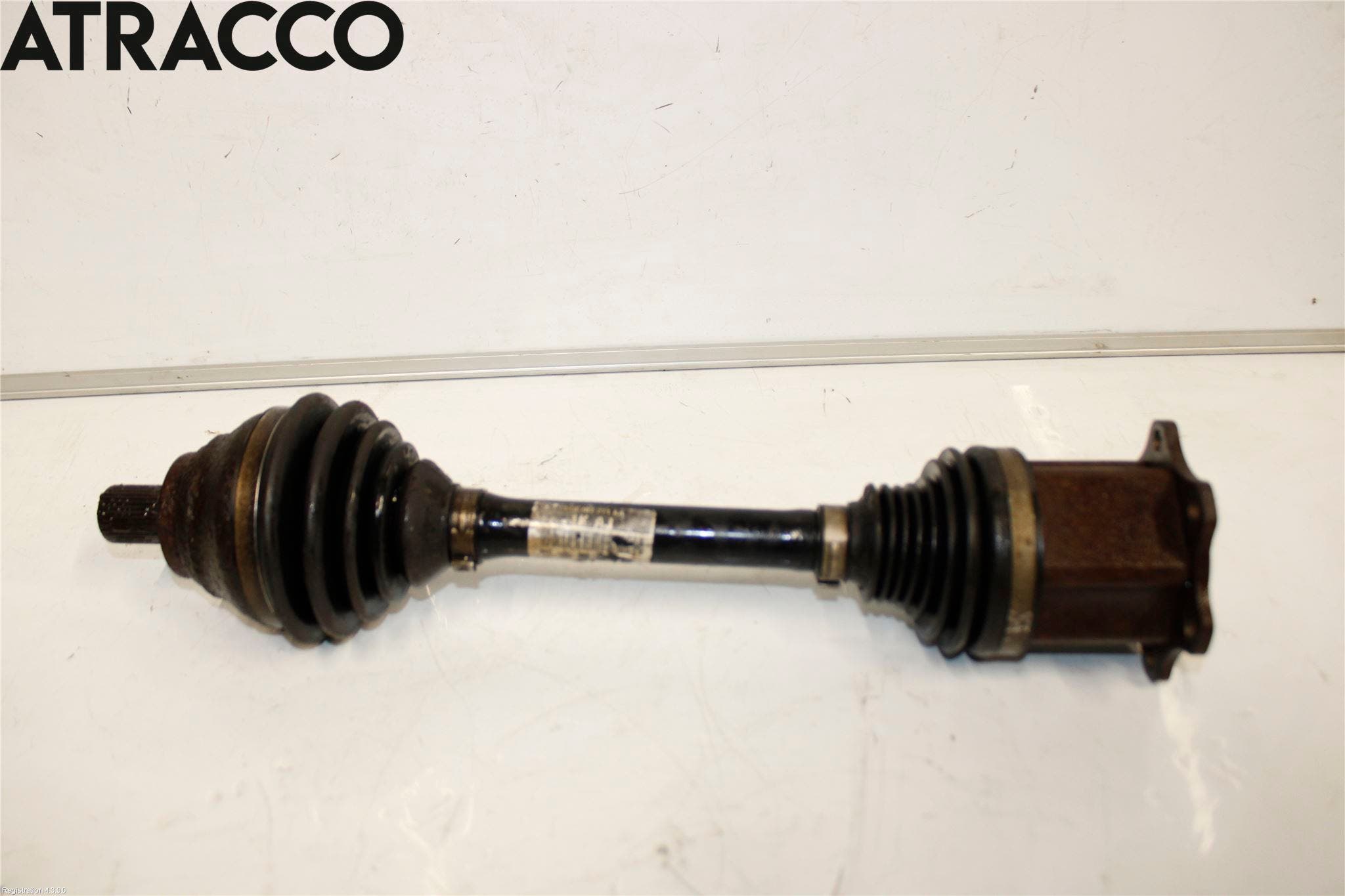 Volkswagen VW PASSAT 11-14 Drivaksel Foran Kompl Venstre
