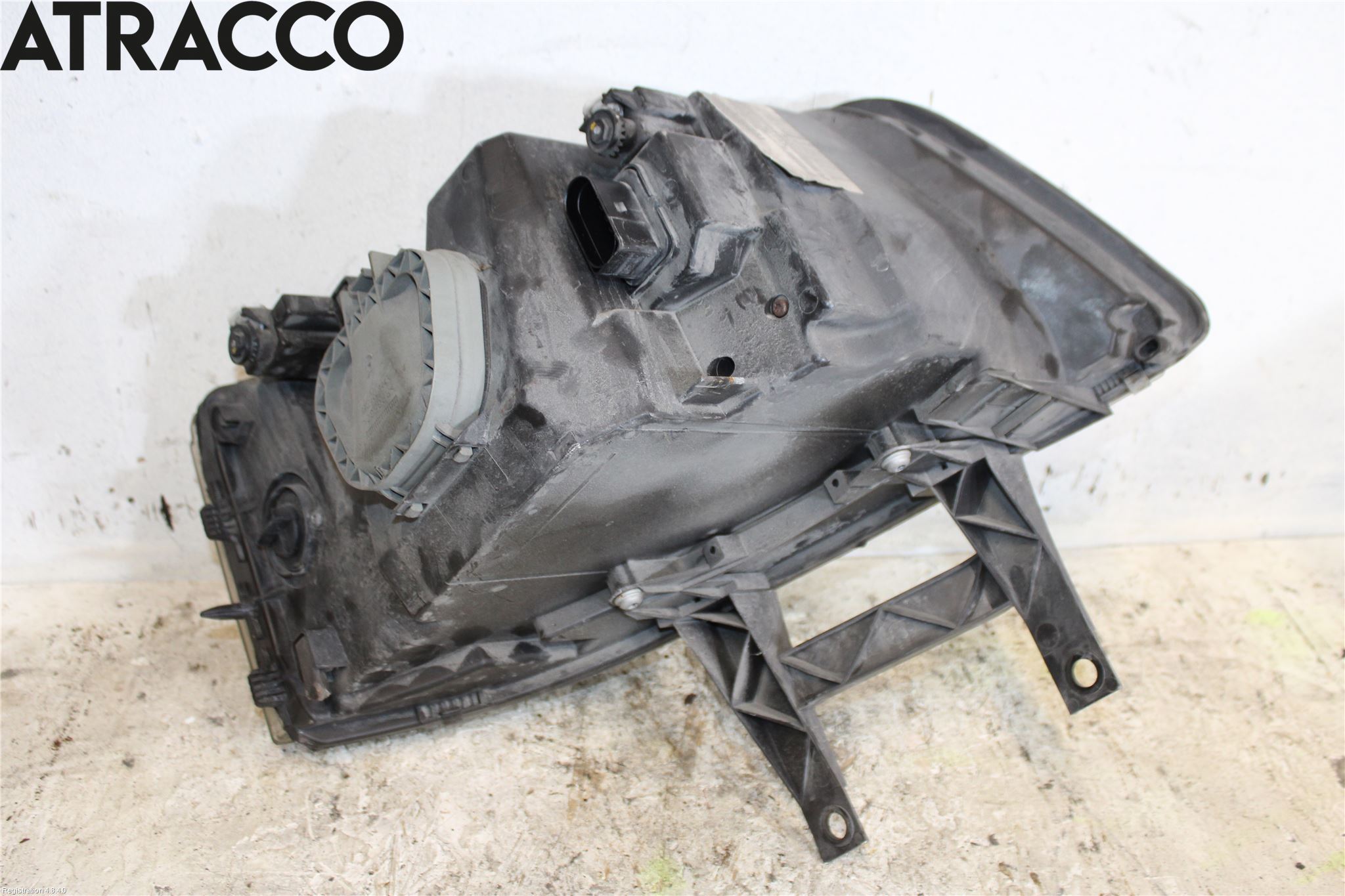 Volkswagen VW TRANSP/CARAVELLE (T5) 04-15 Frontlykt Venstre