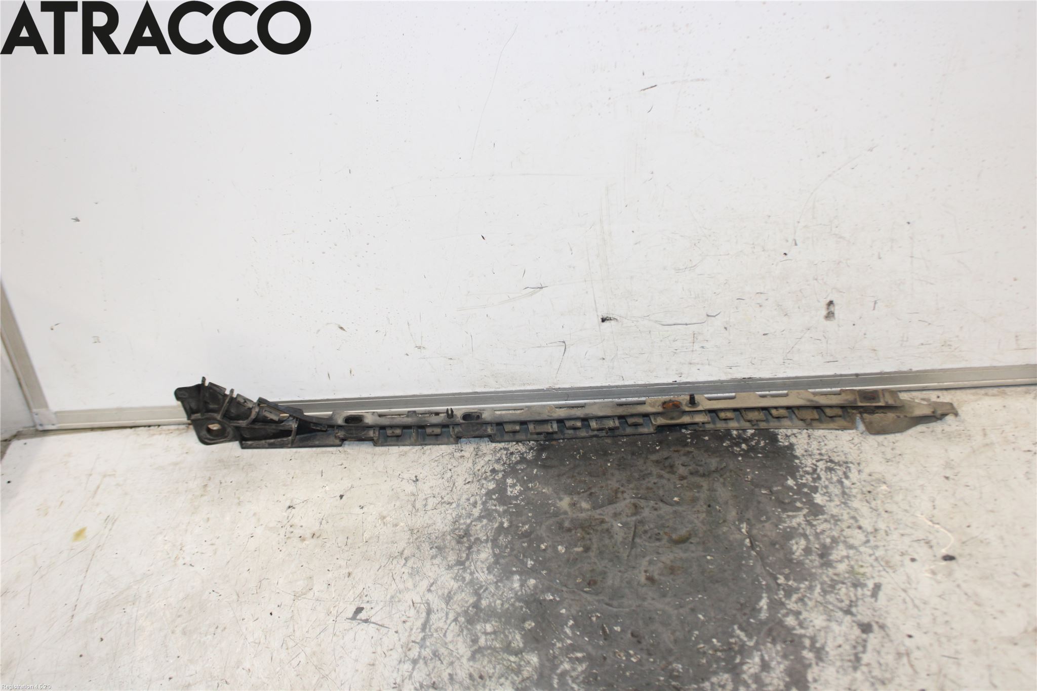 Mercedes-Benz MB E-KLASS (W212) 09-16 Støtfangerfeste Bak Høyre