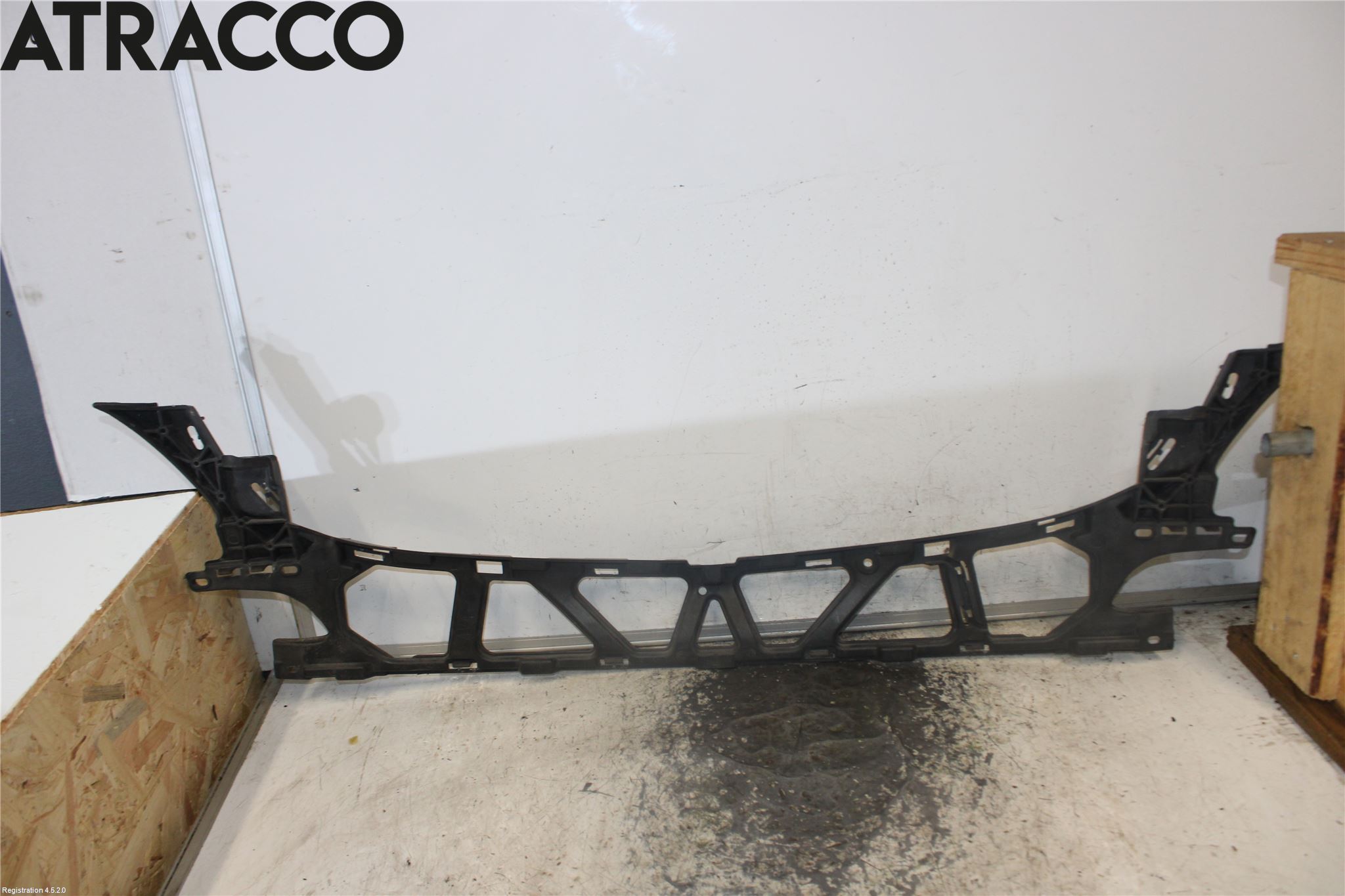 Mercedes-Benz MB E-KLASS (W212) 09-16 Støtfanger Foran Midt Del