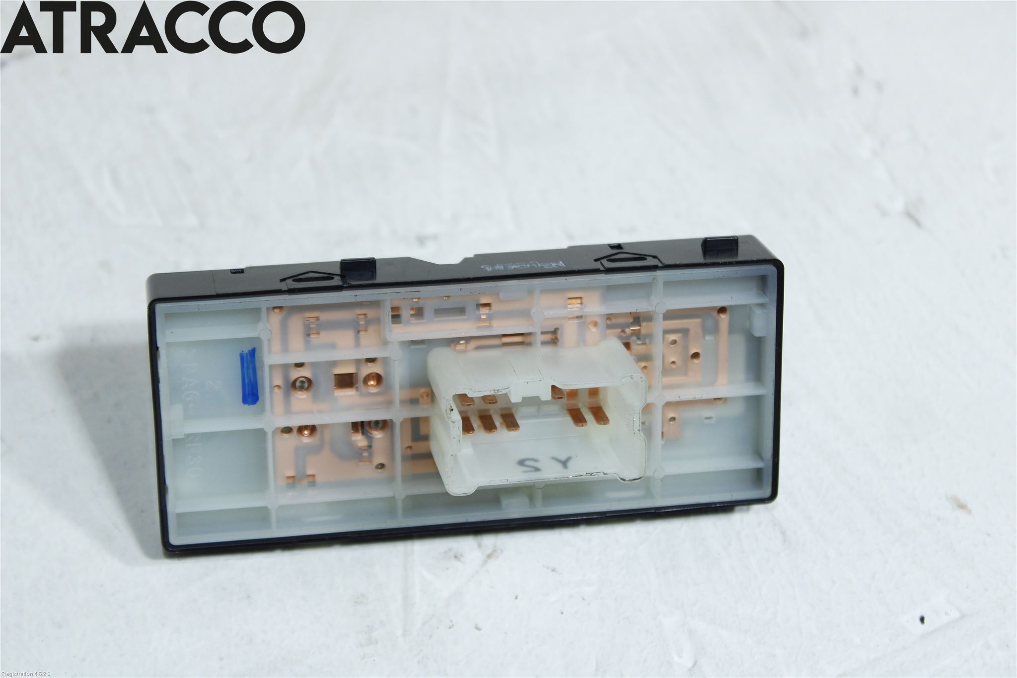 Nissan QASHQAI 14-17 Bryter Vindusheis