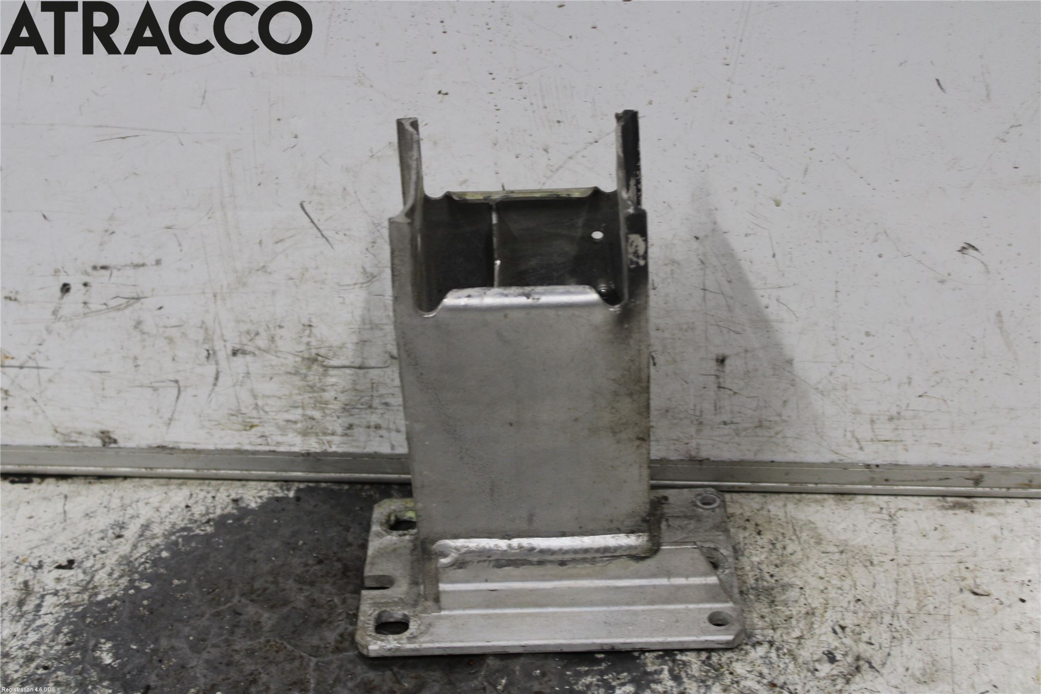 Audi A4/S4 08-11 Støtfanger Foran Feste