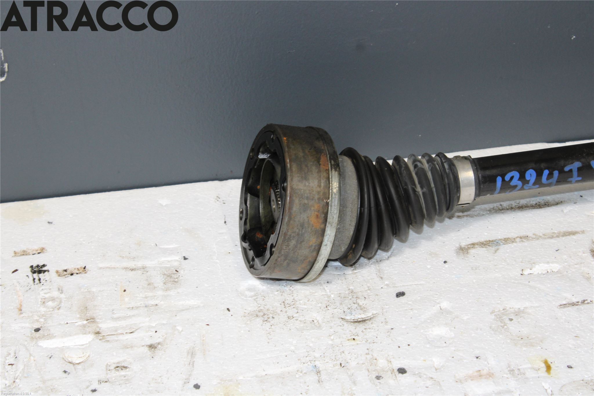 Volkswagen VW PASSAT 11-14 Drivaksel Foran Kompl Venstre