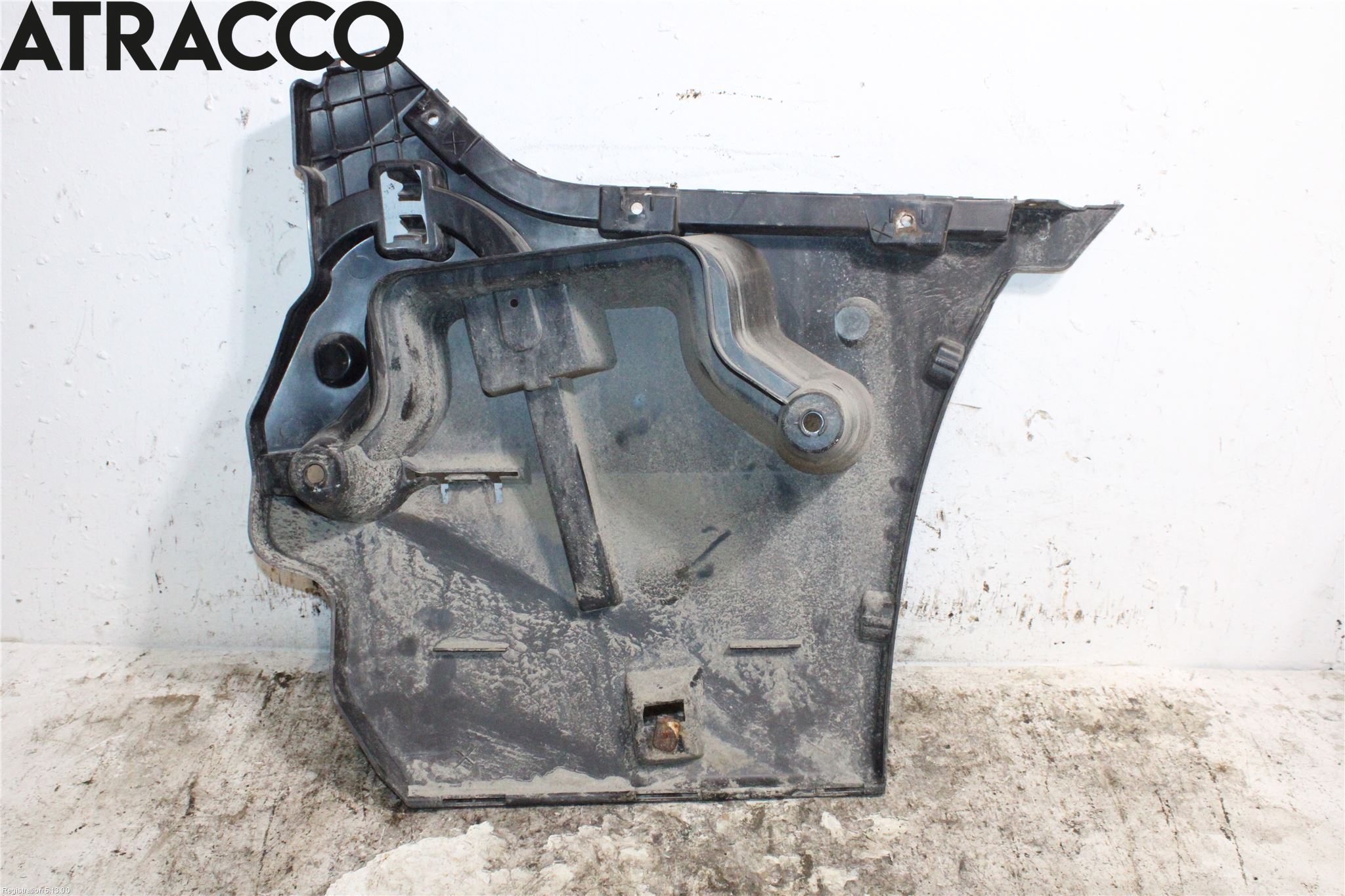 BMW 5 F10/F11/F18 09-17 Støtfanger Bak Feste