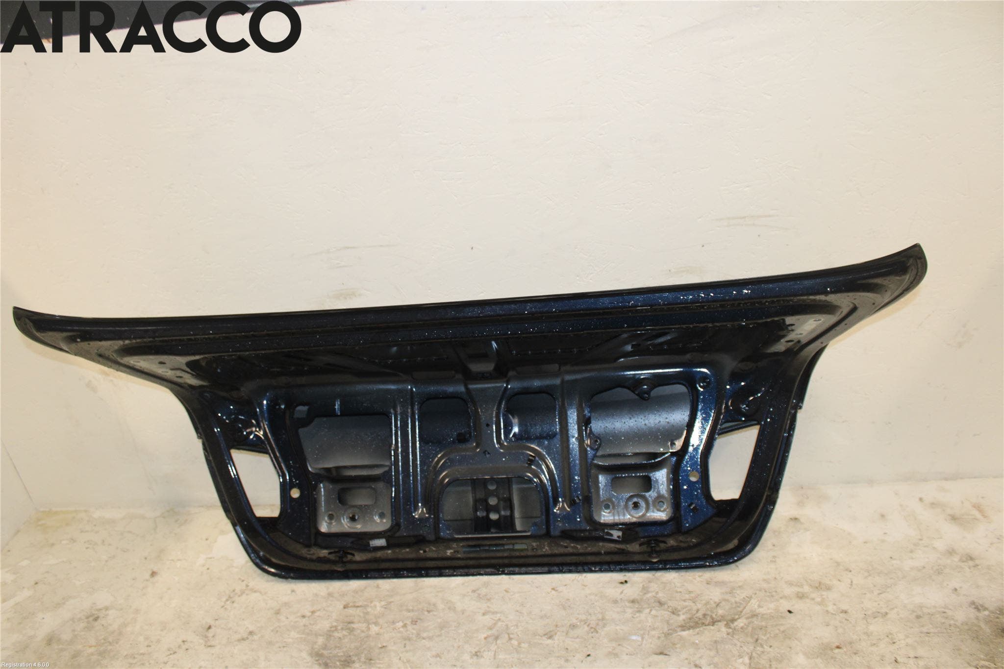 BMW 5 F10/F11/F18 09-17 Bakluke Koffertlokk