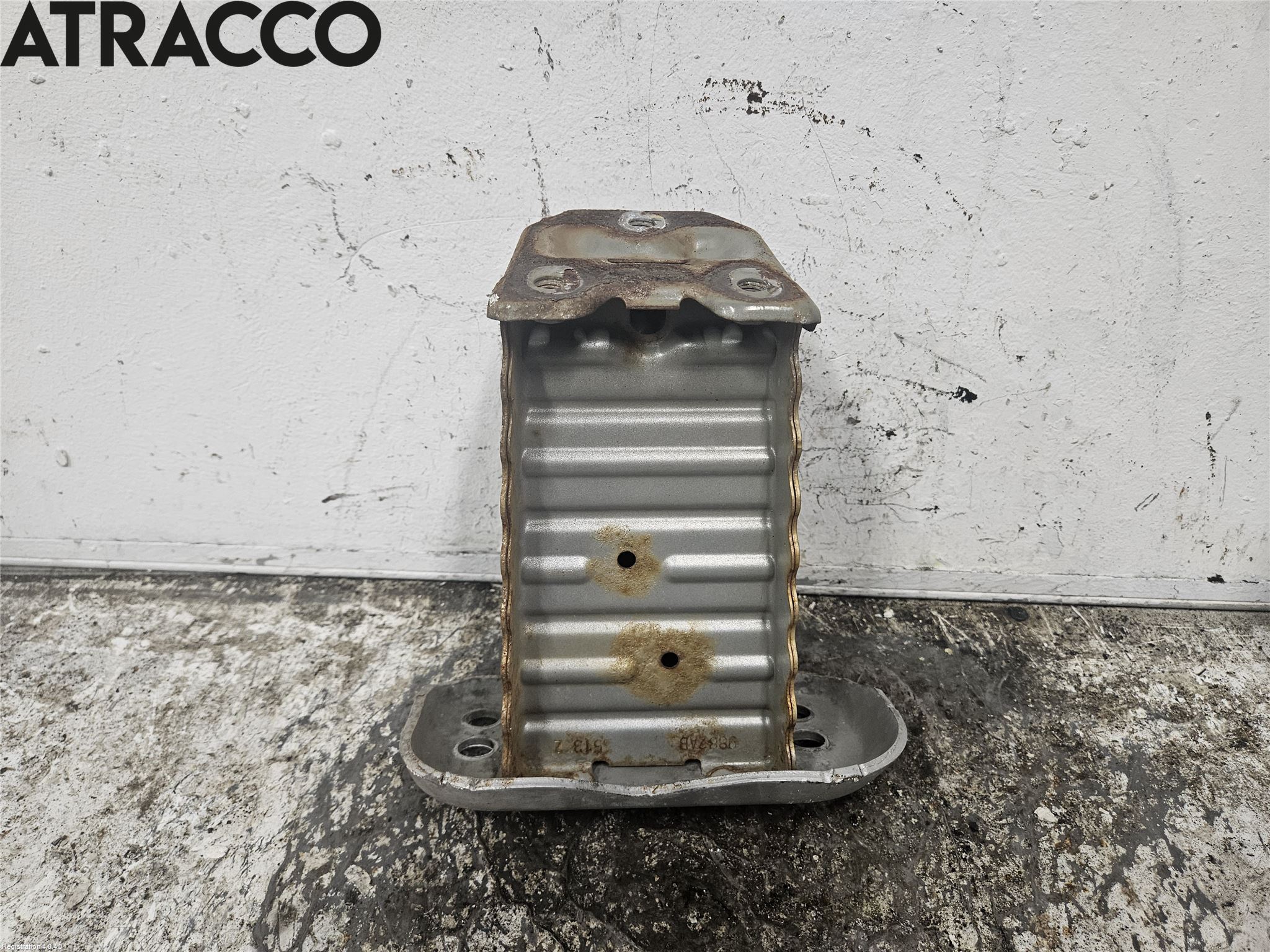 Toyota YARIS XP130 12-14 Støtfanger Foran Feste