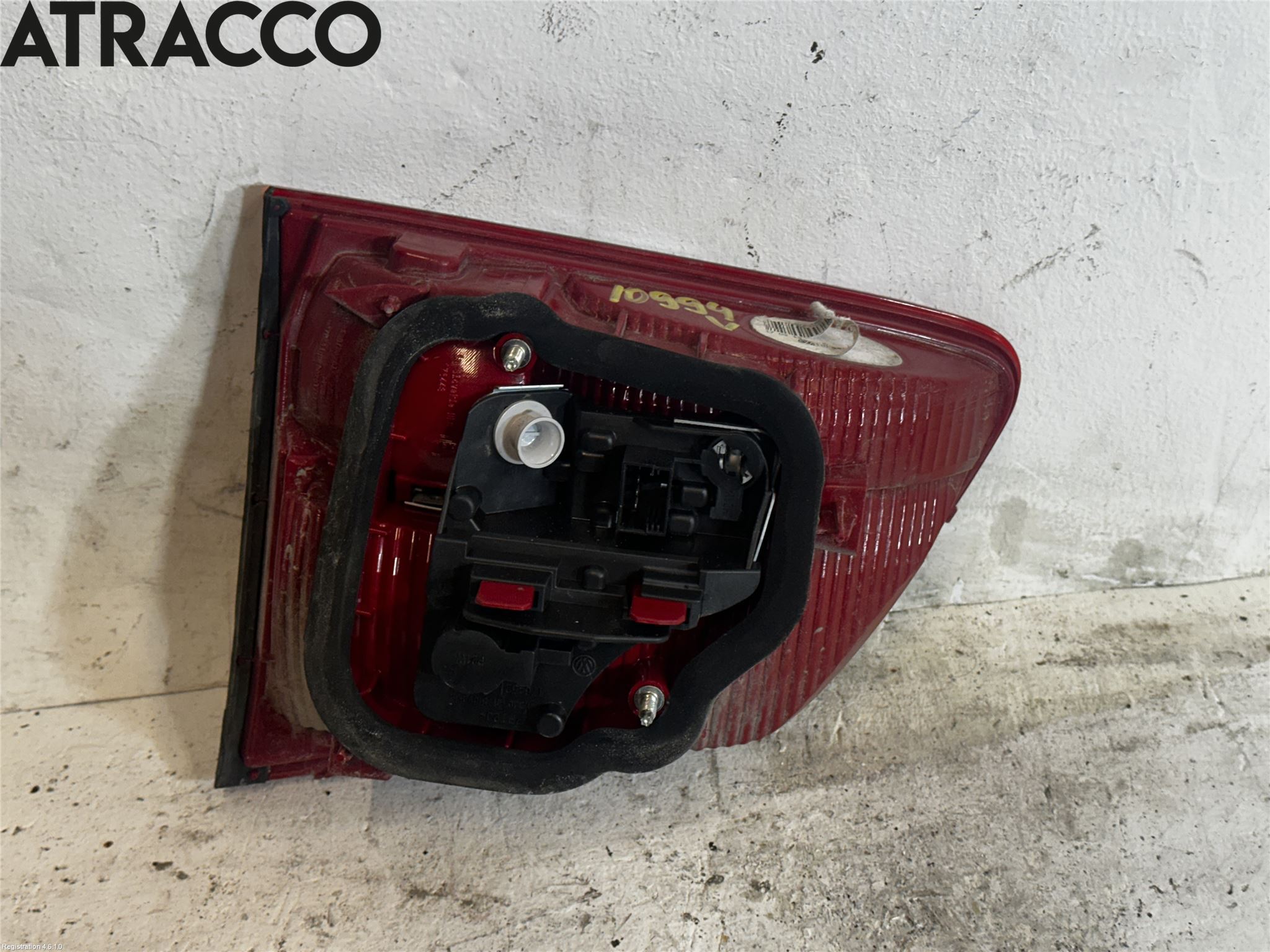 Volkswagen VW TOURAN 10-15 Baklykt Høyre  På Luke(Indre)