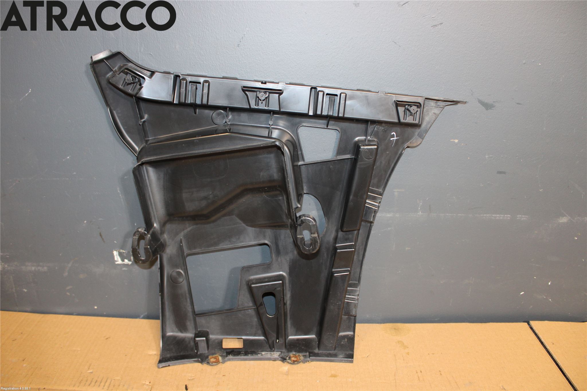 BMW 3 F30/F31/F80 12-19 Støtfangerfeste Bak Venstre