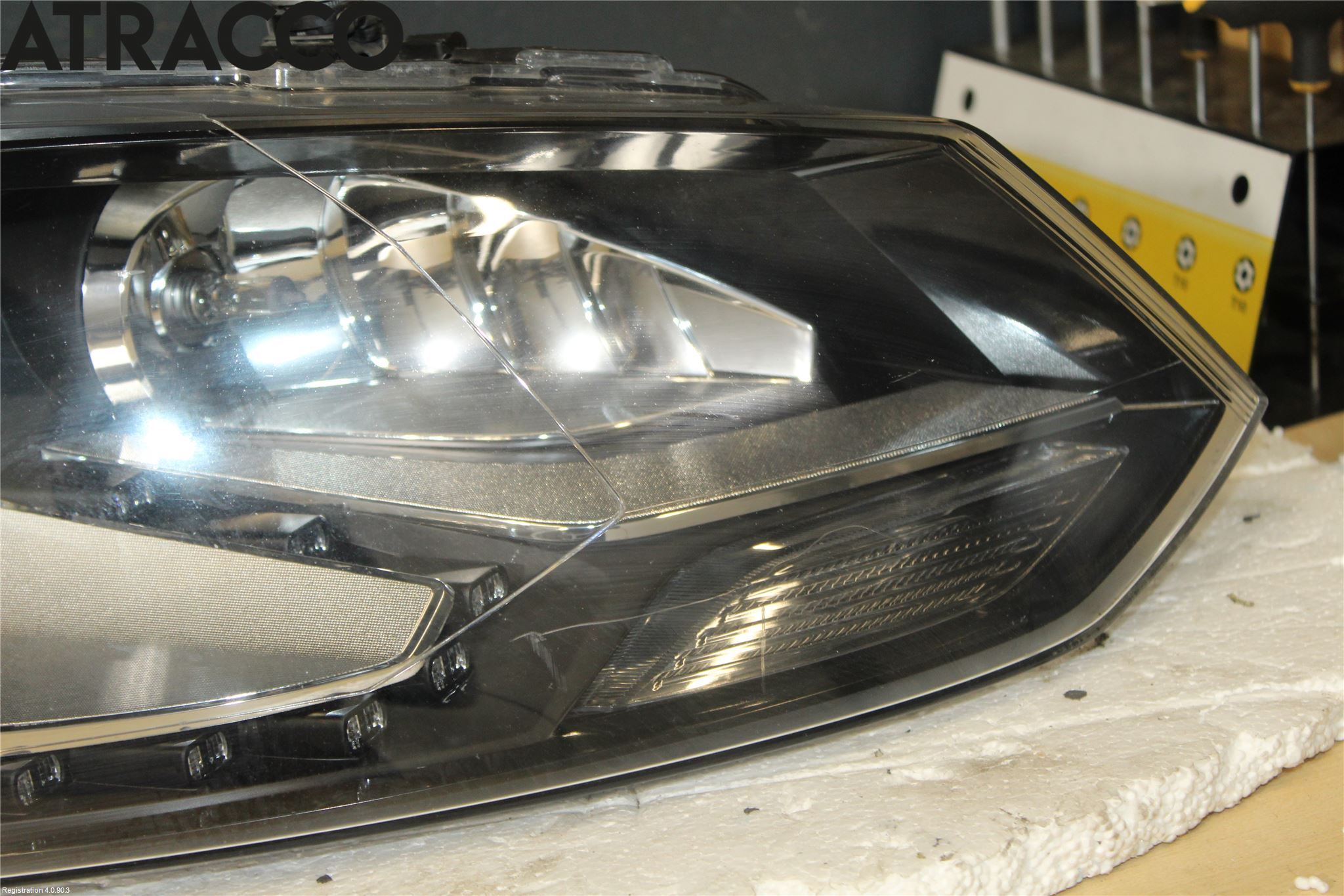 Volkswagen VW POLO 10-17 Frontlykt Høyre