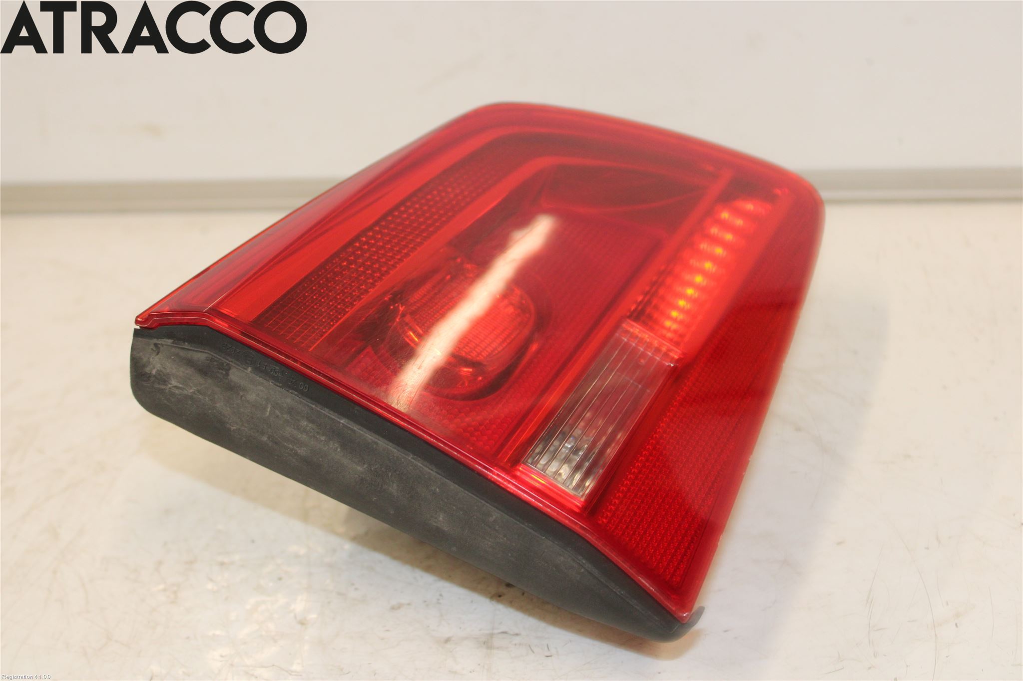 Volkswagen VW TOURAN 10-15 Baklykt Venstre  På Luke(Indre