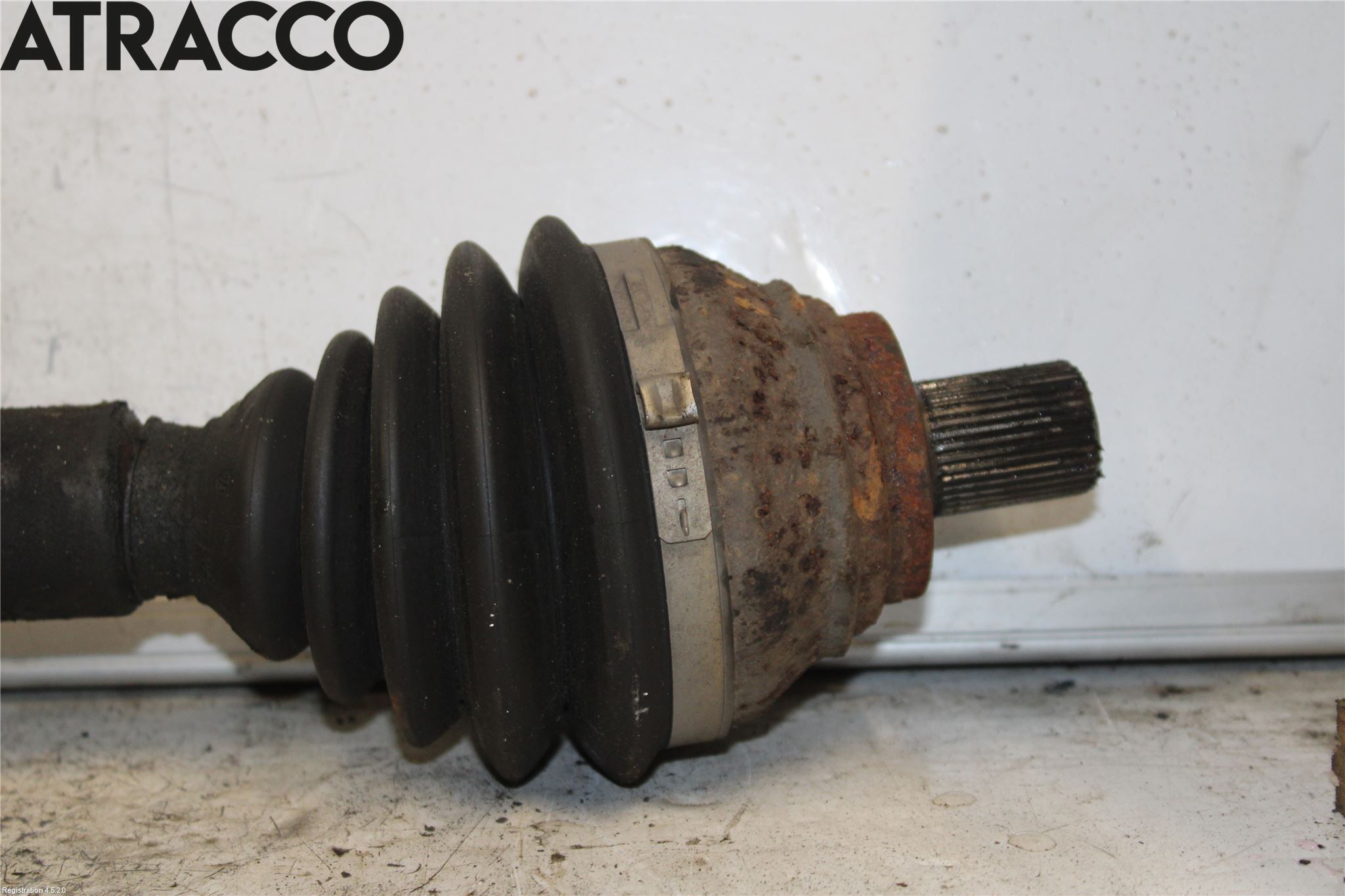 Volkswagen VW GOLF V 04-09 Drivaksel Foran Kompl Høyre