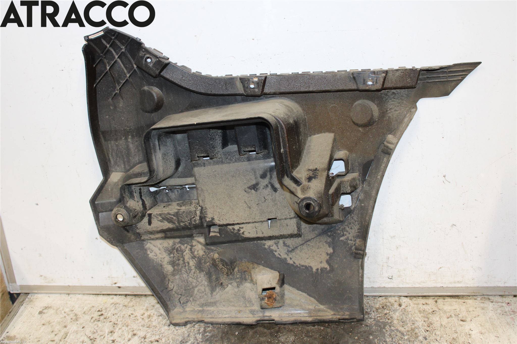 BMW 5 F10/F11/F18 09-17 Støtfangerfeste Bak Venstre