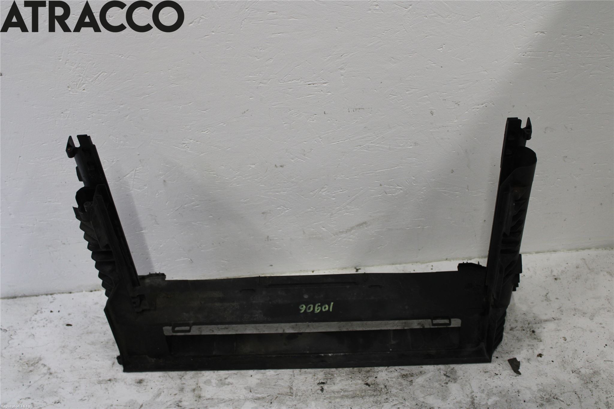 BMW 5 E60/61 Sed/Tou 02-10 Radiator Feste - Ramme - Bjelk