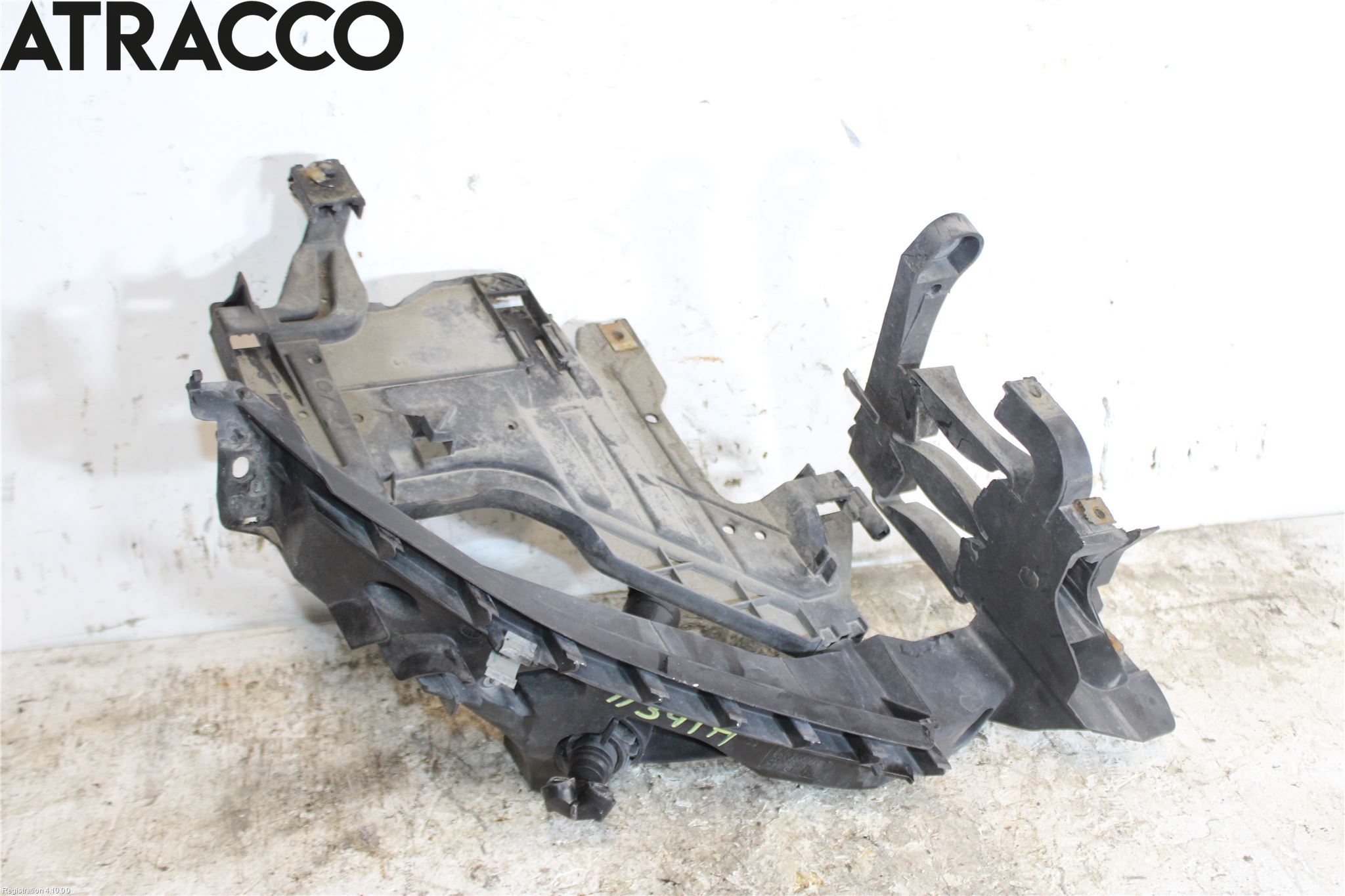 Audi A4/S4 08-11 Frontlykt Holder-Feste