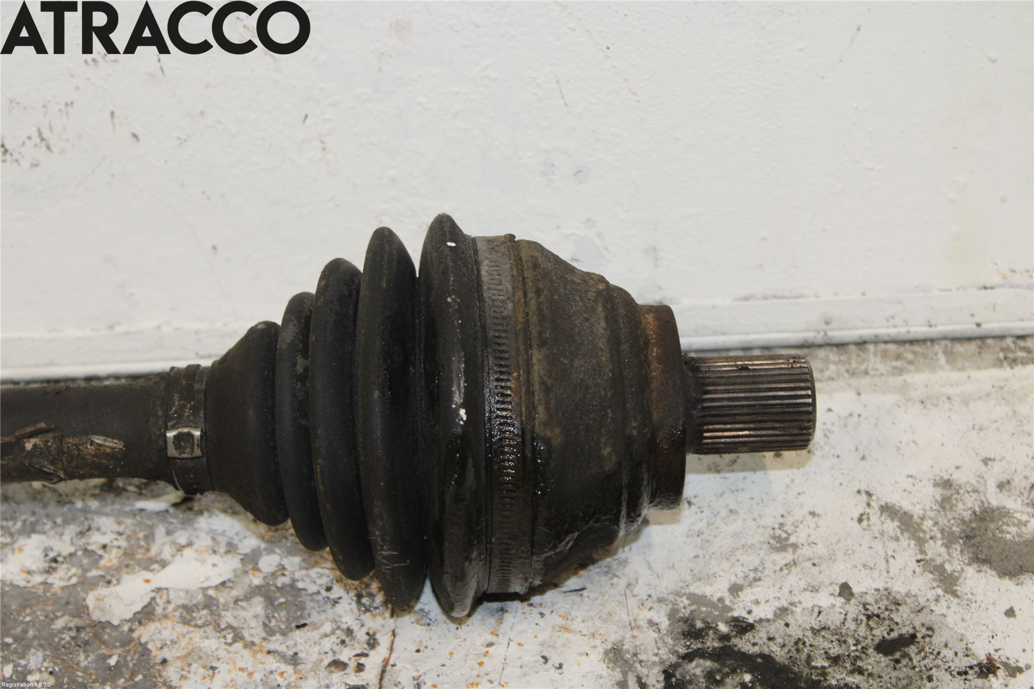 Volkswagen VW GOLF V 04-09 Drivaksel Foran Kompl Venstre