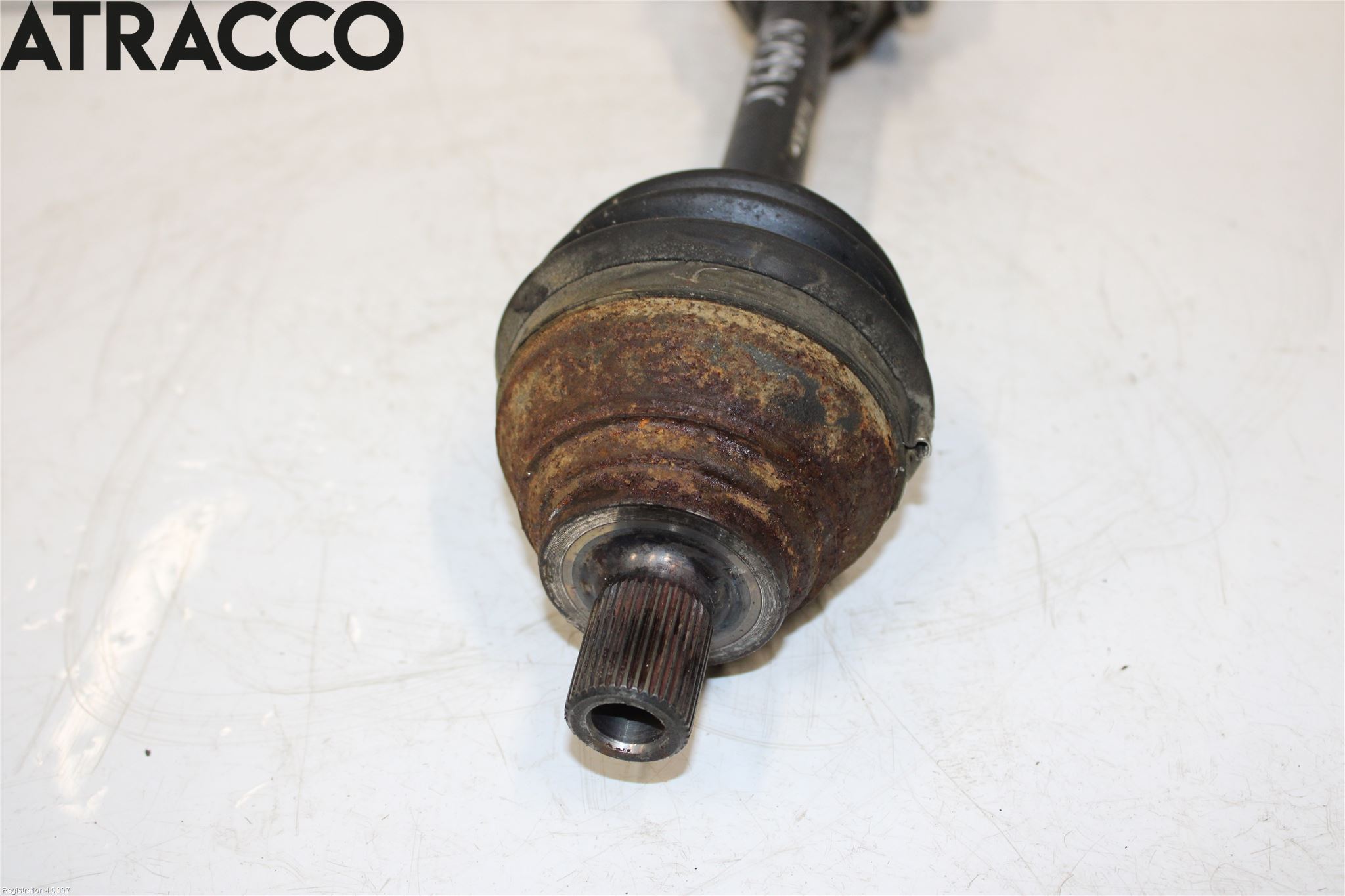 Volkswagen VW CADDY 11-15 Drivaksel Bak Kompl Venstre