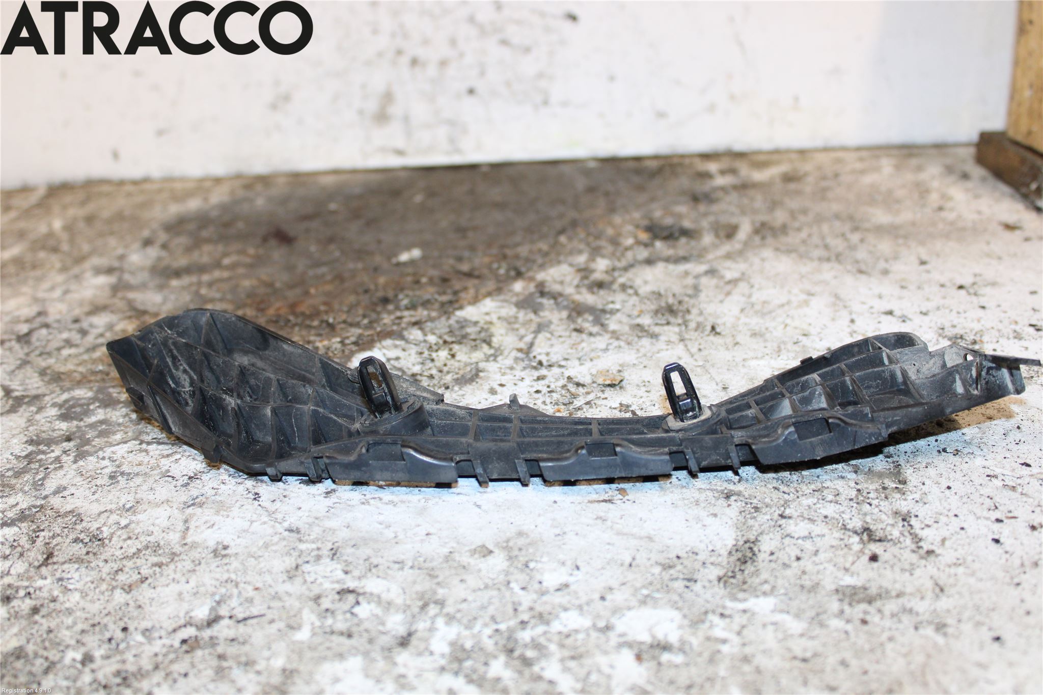 Toyota AURIS 10-12 Støtfangerfeste Bak Høyre