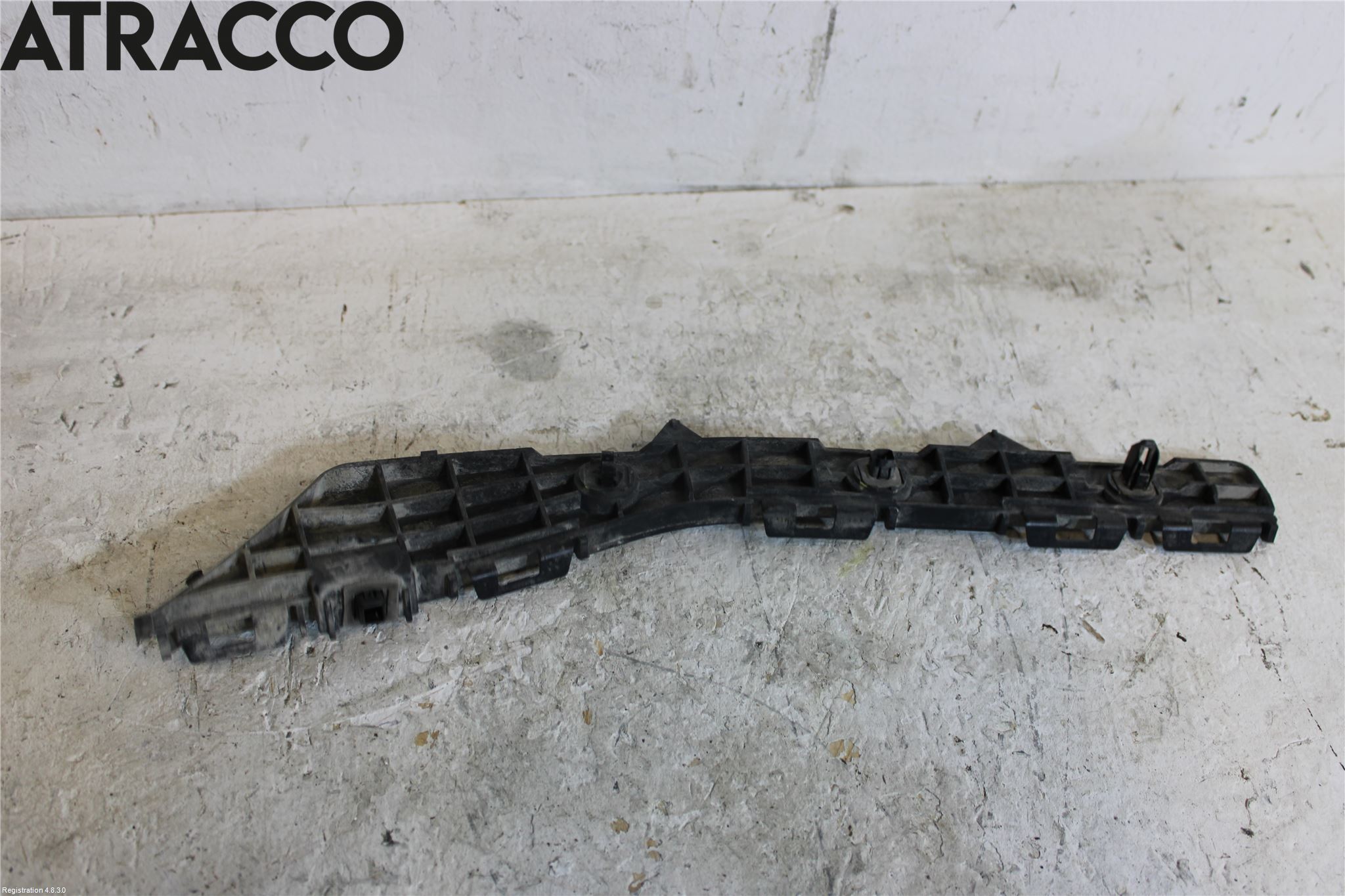 Toyota AVENSIS 09-15 Støtfangerfeste Bak Venstre