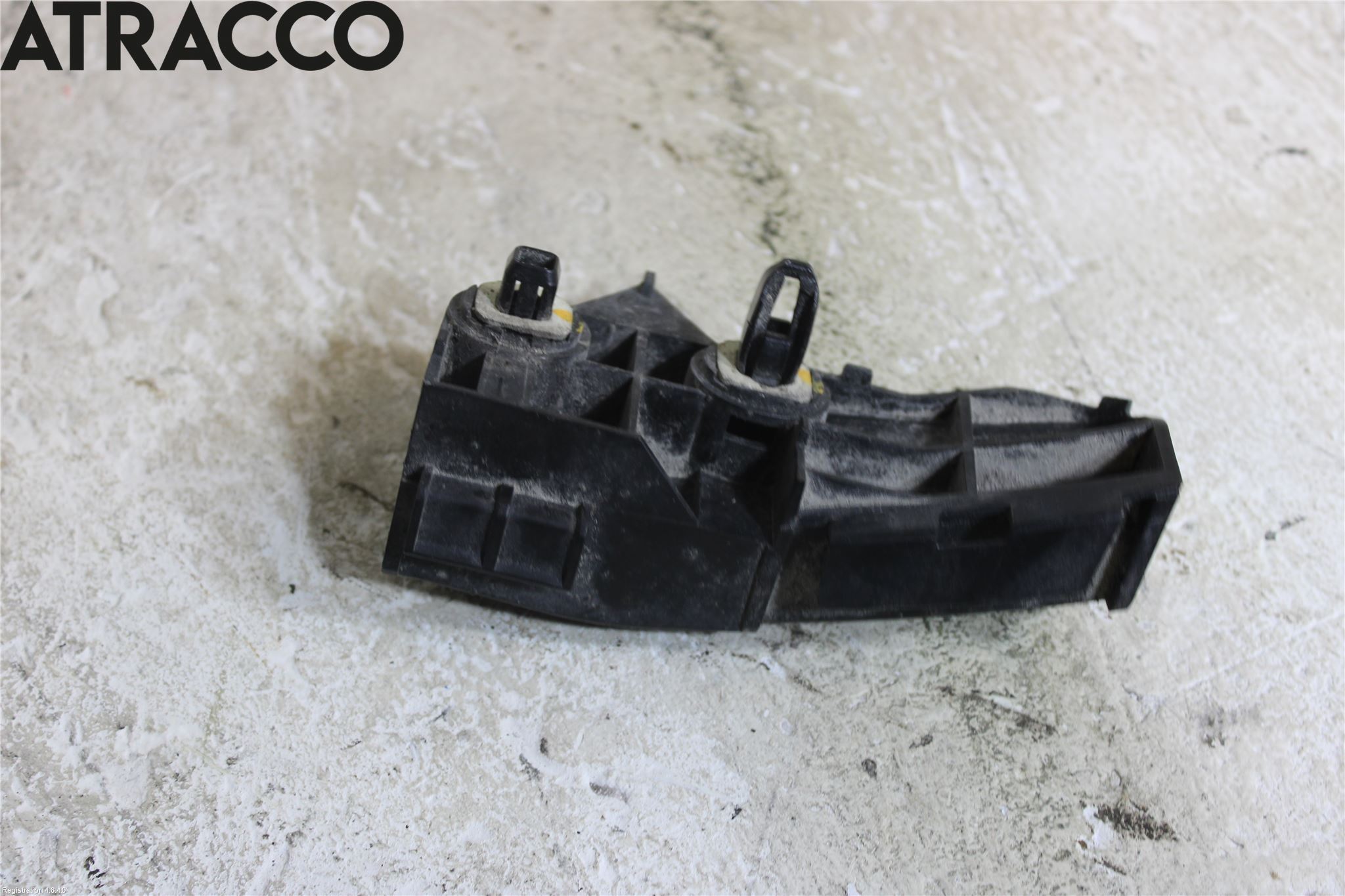 Toyota AURIS 10-12 Støtfangerfeste Bak Høyre